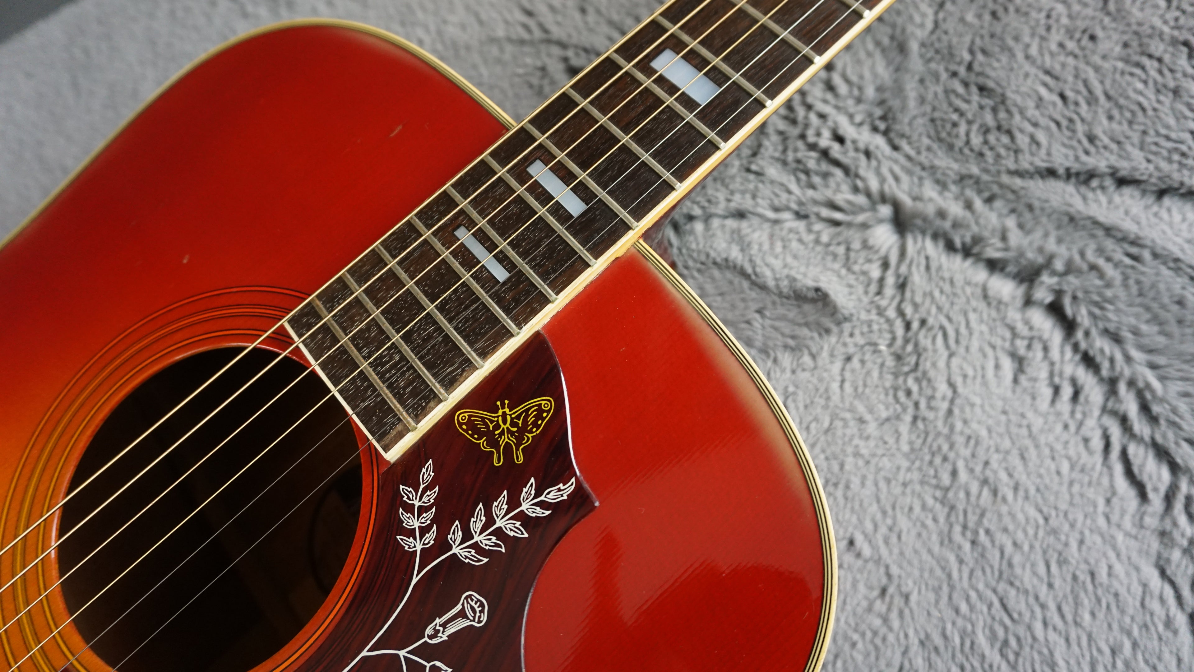 Morris MWH-03-RS MIJ Dreadnought Acoustic Guitar w/ Hard Case