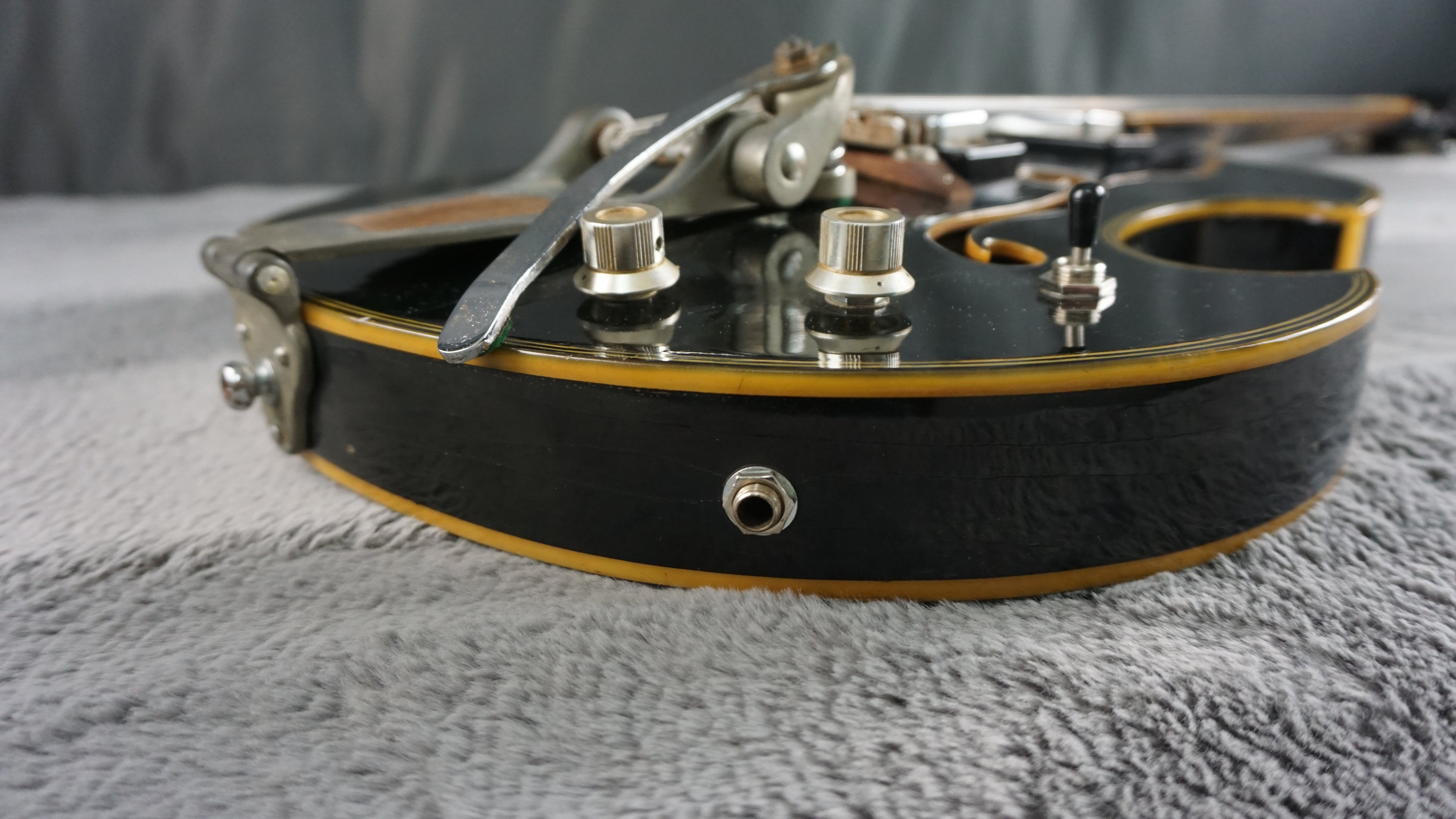 Firstman Liverpool Violin Guitar - Black - Hollow Body Japan