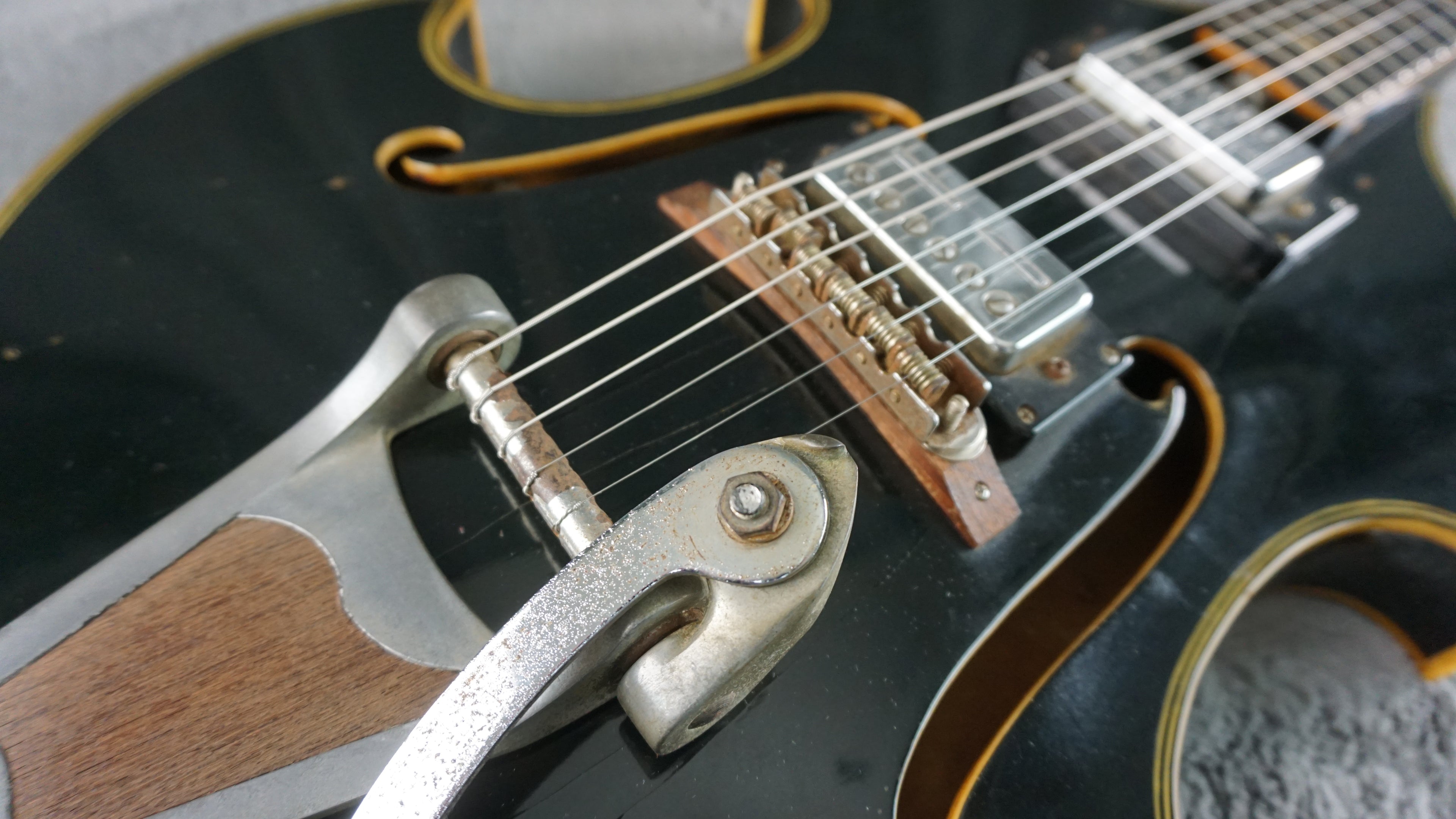 Firstman Liverpool Violin Guitar - Black - Hollow Body Japan