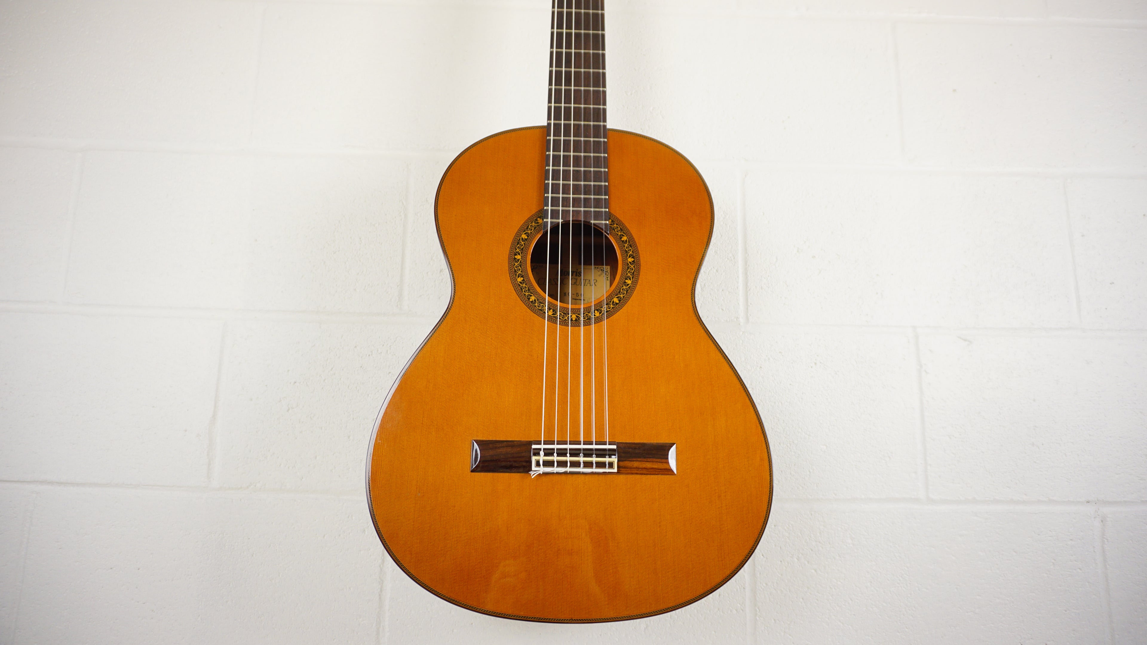 Morris MC-50 Classical Guitar Made in Japan w/ Hard Case