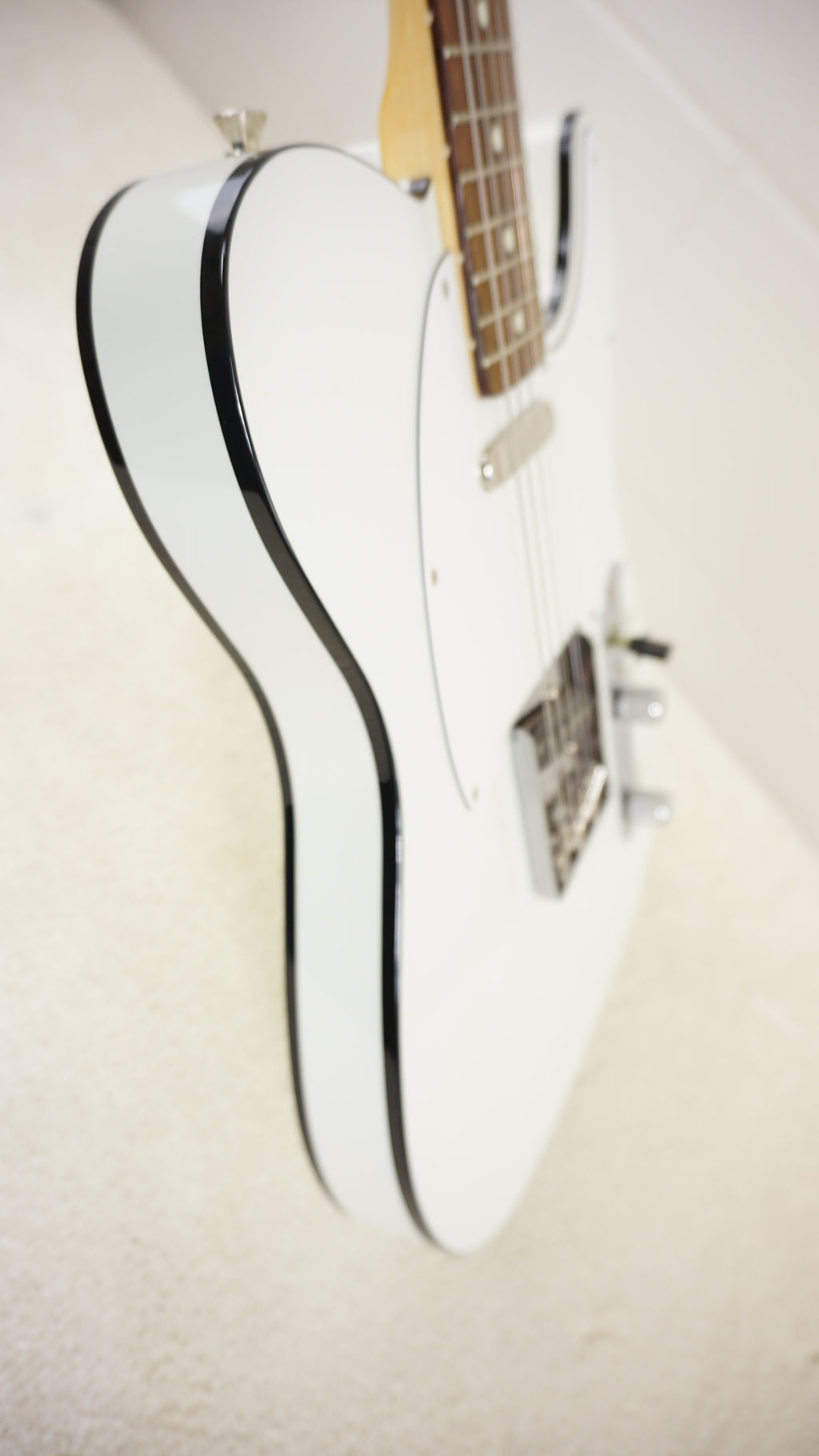 Fender FSR Traditional II 60s Telecaster Custom RW 2025 Olympic White w/ Black Binding MIJ