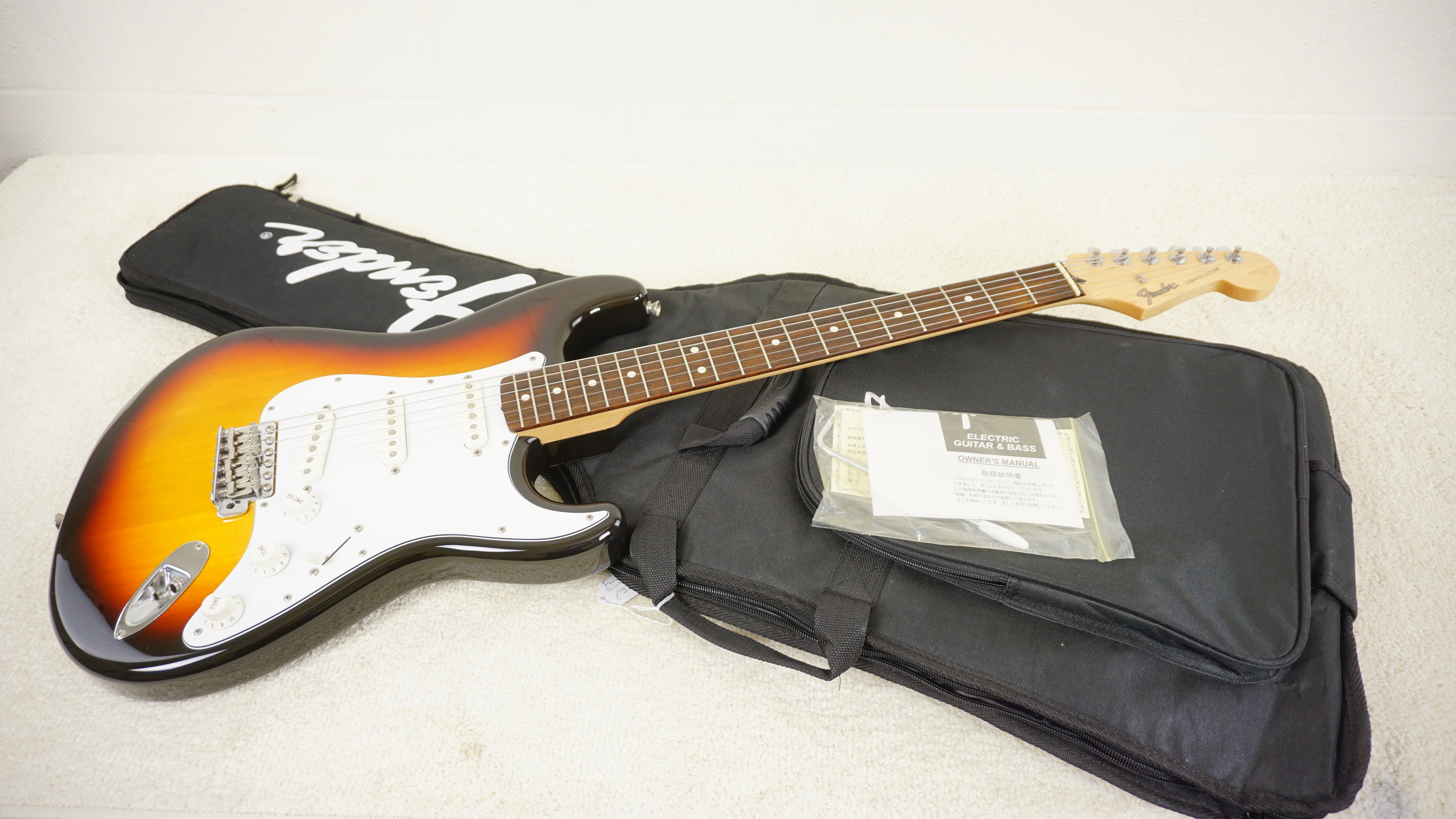 Fender Japan Stratocaster 2014 - 3-Color Sunburst