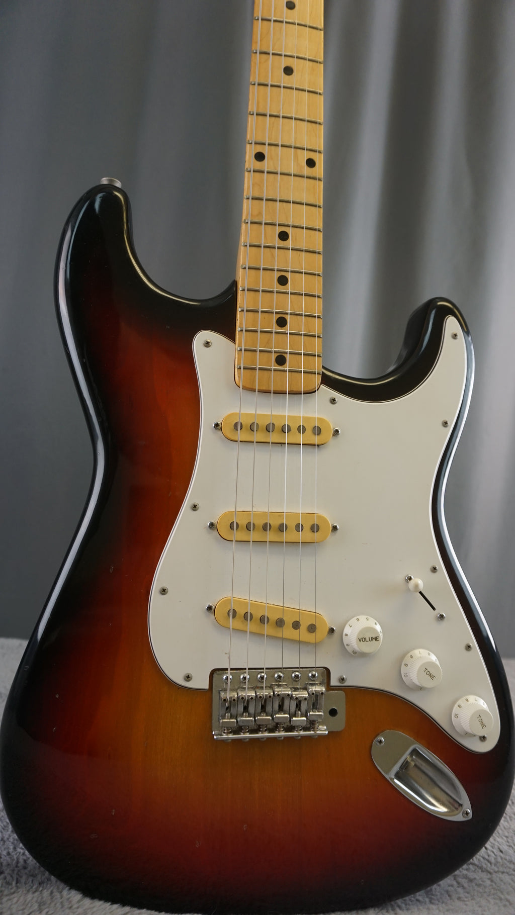Hisous Excellent Guitar Vintage S Style Sunburst w/ Fernandes Case Japan