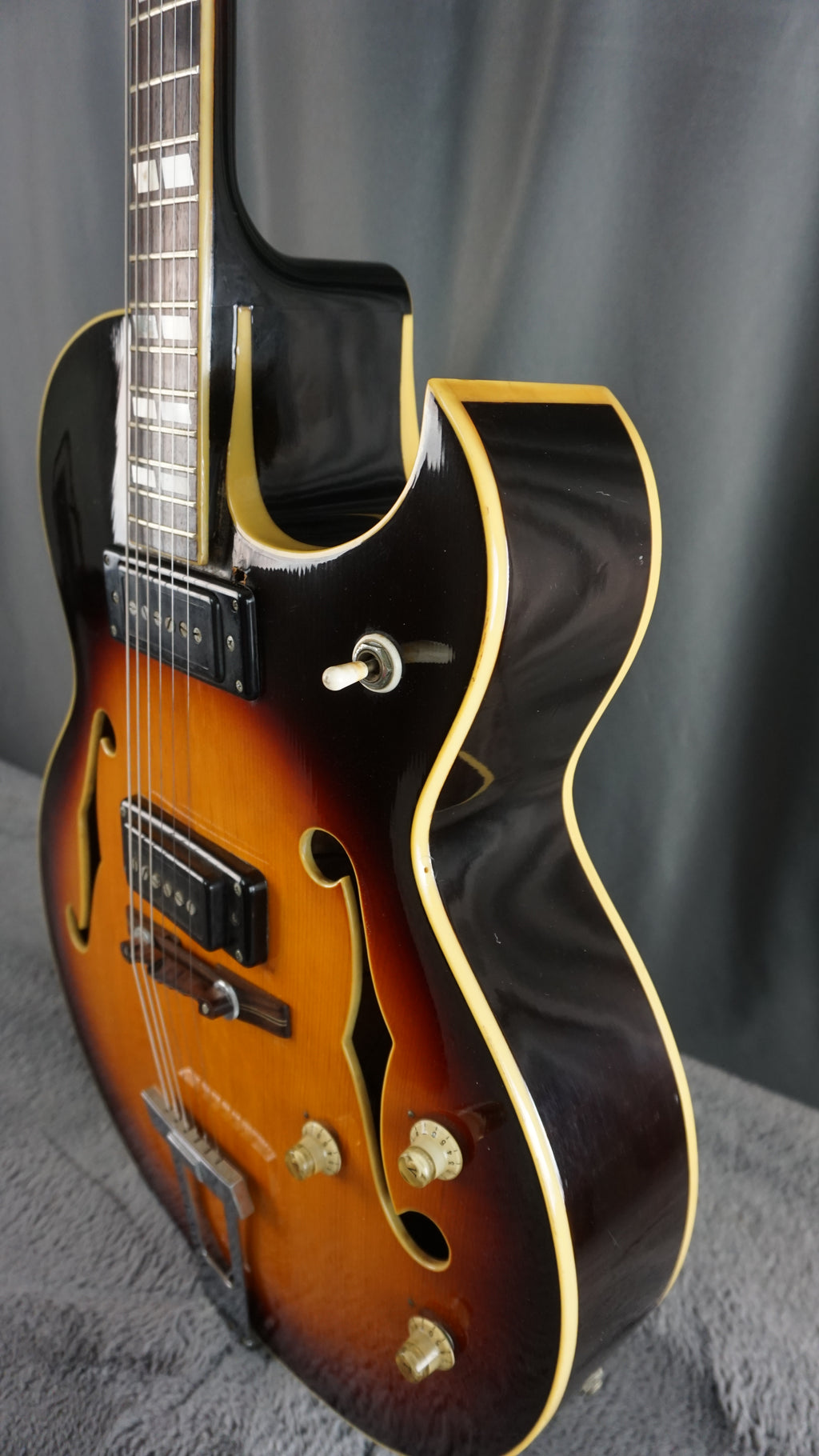 Guyatone Hollowbody Electric 1960s - Sunburst Japan Dual Pickup