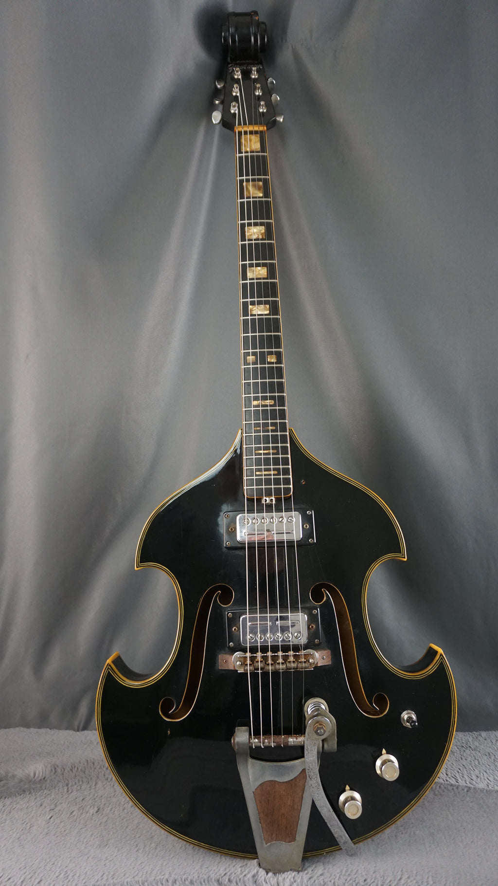 Firstman Liverpool Violin Guitar - Black - Hollow Body Japan