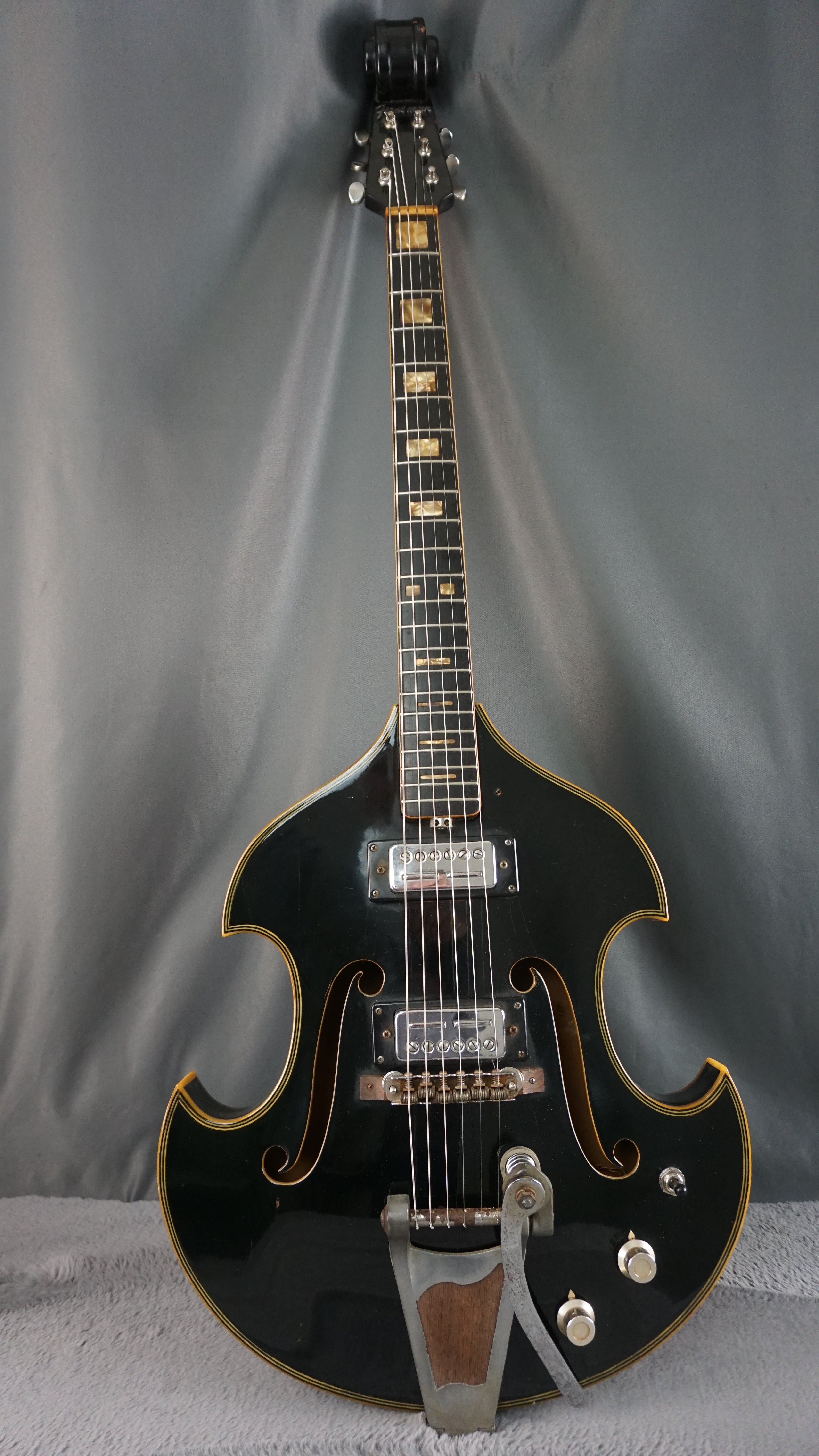 Firstman Liverpool Violin Guitar - Black - Hollow Body Japan