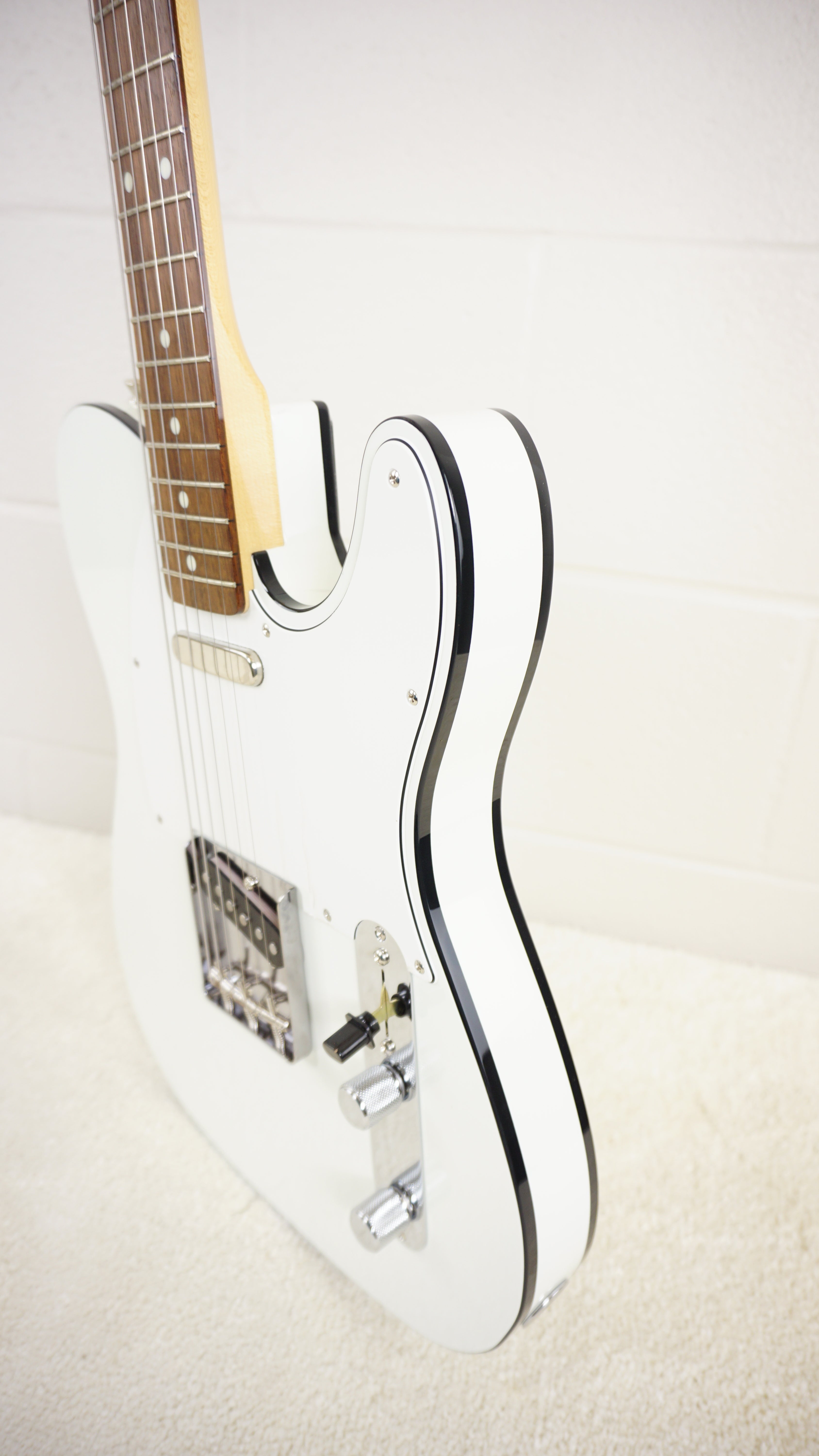 Fender FSR Traditional II 60s Telecaster Custom RW 2025 Olympic White w/ Black Binding MIJ