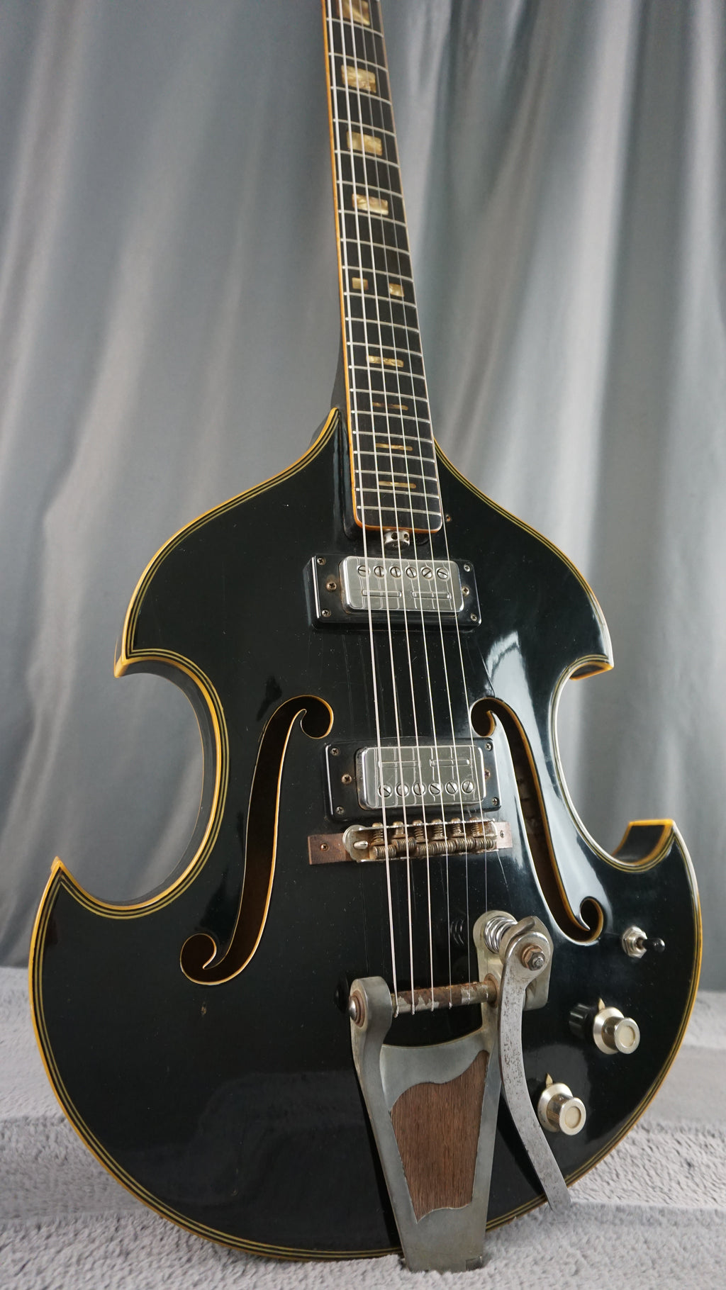 Firstman Liverpool Violin Guitar - Black - Hollow Body Japan