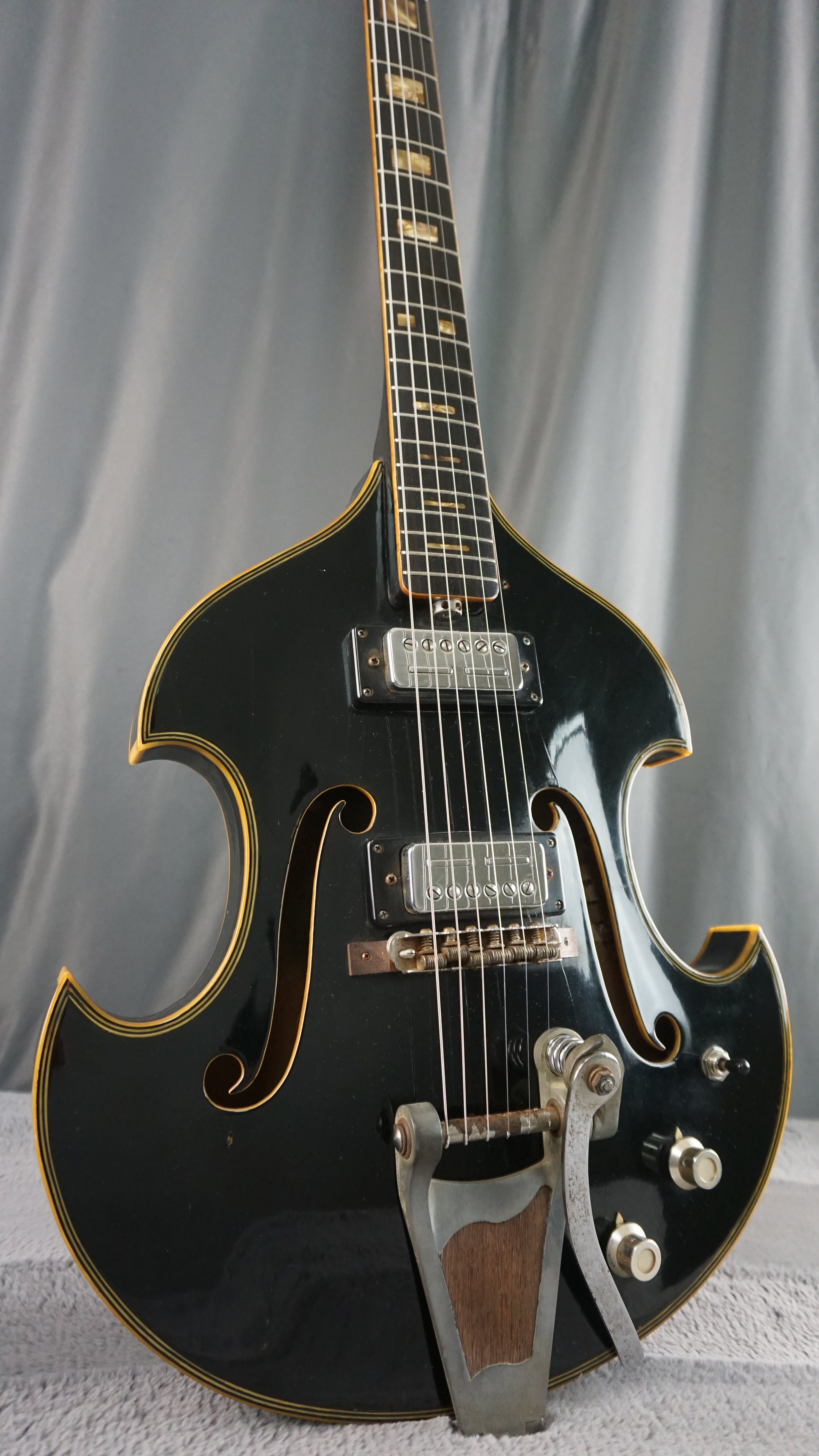Firstman Liverpool Violin Guitar - Black - Hollow Body Japan