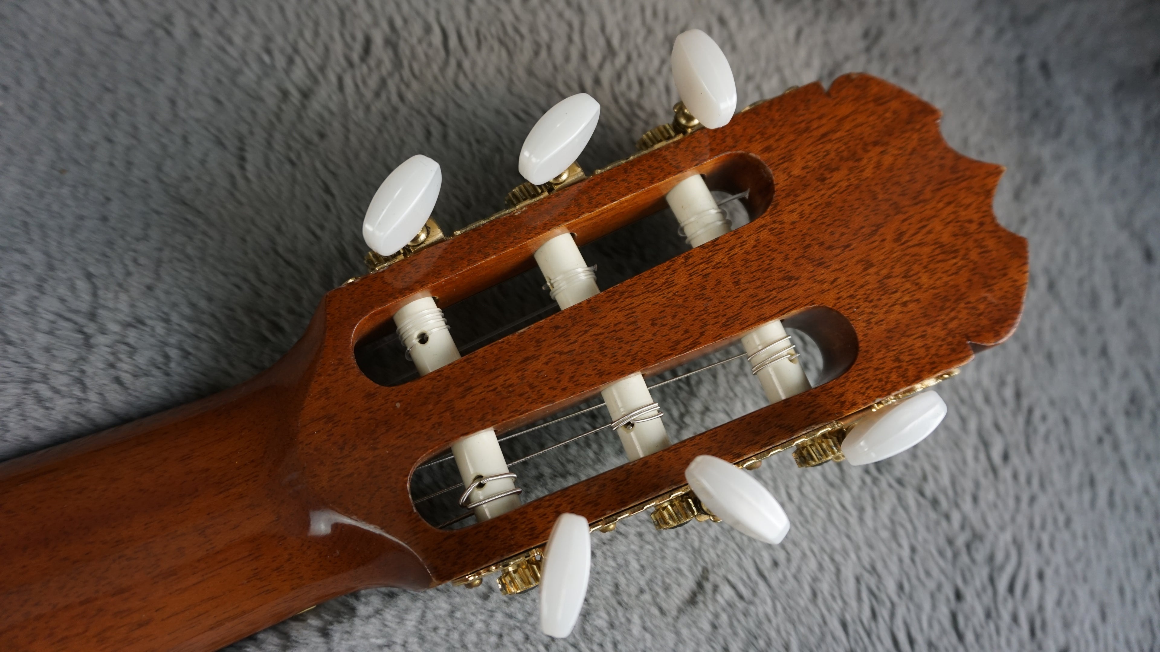 Ryoji Matsuoka M65 Japan Classical Guitar w/ Chipboard Case