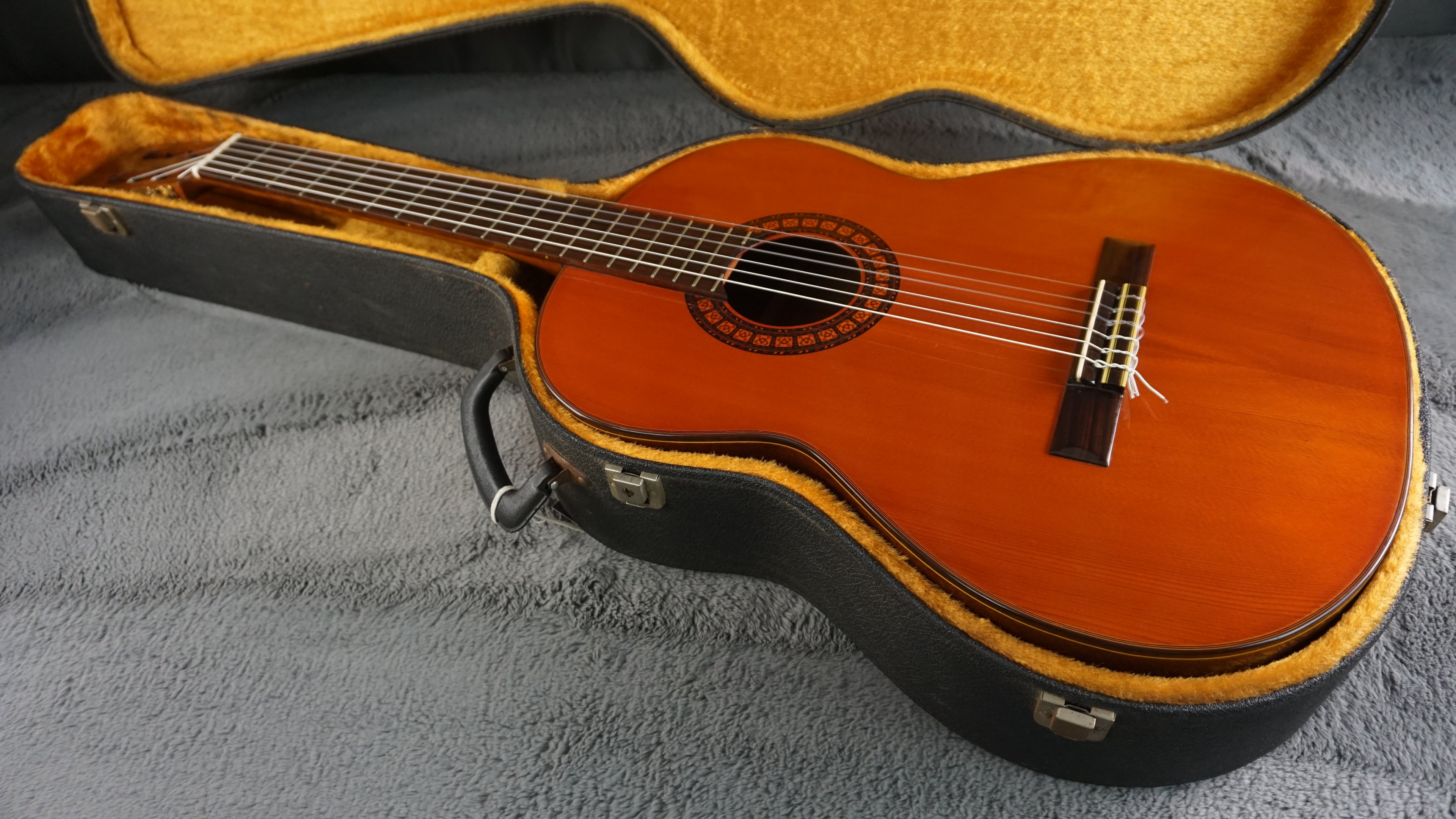 Kasuga G-314 Classical Acoustic Guitar Made in Japan w/ Hard Case