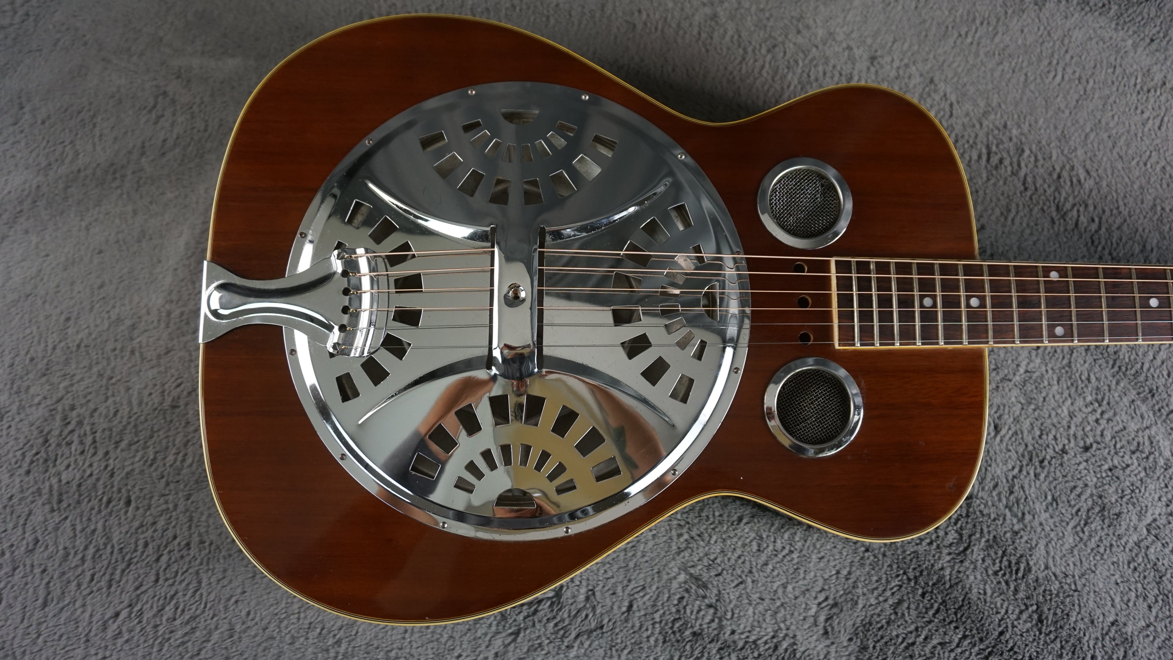 Suzuki Round Neck Resonator Style Acoustic Guitar w/ Gig Bag Japan