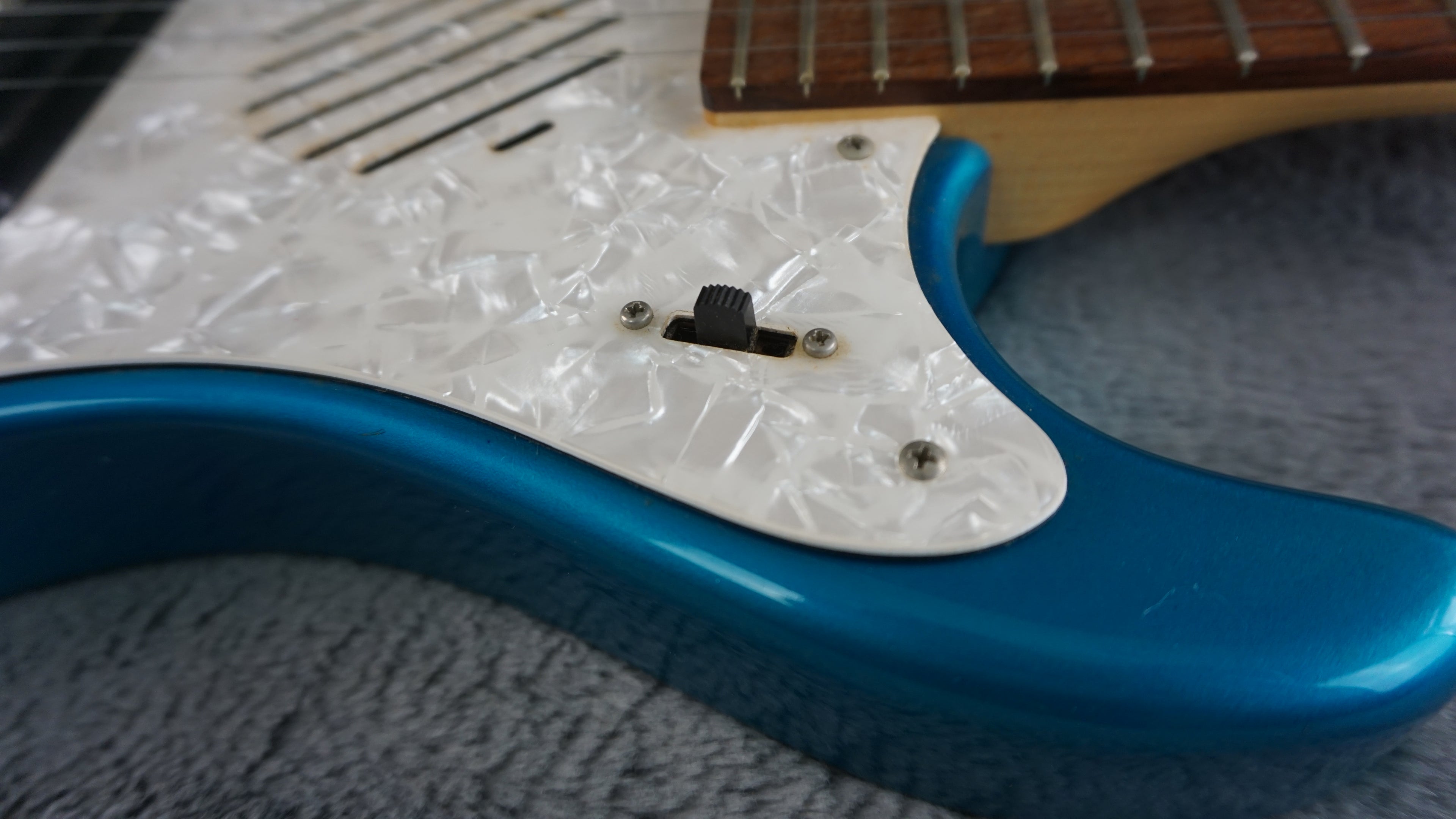 MarineRider Mosrite Ventures Model w/ Built In Amp - Blue