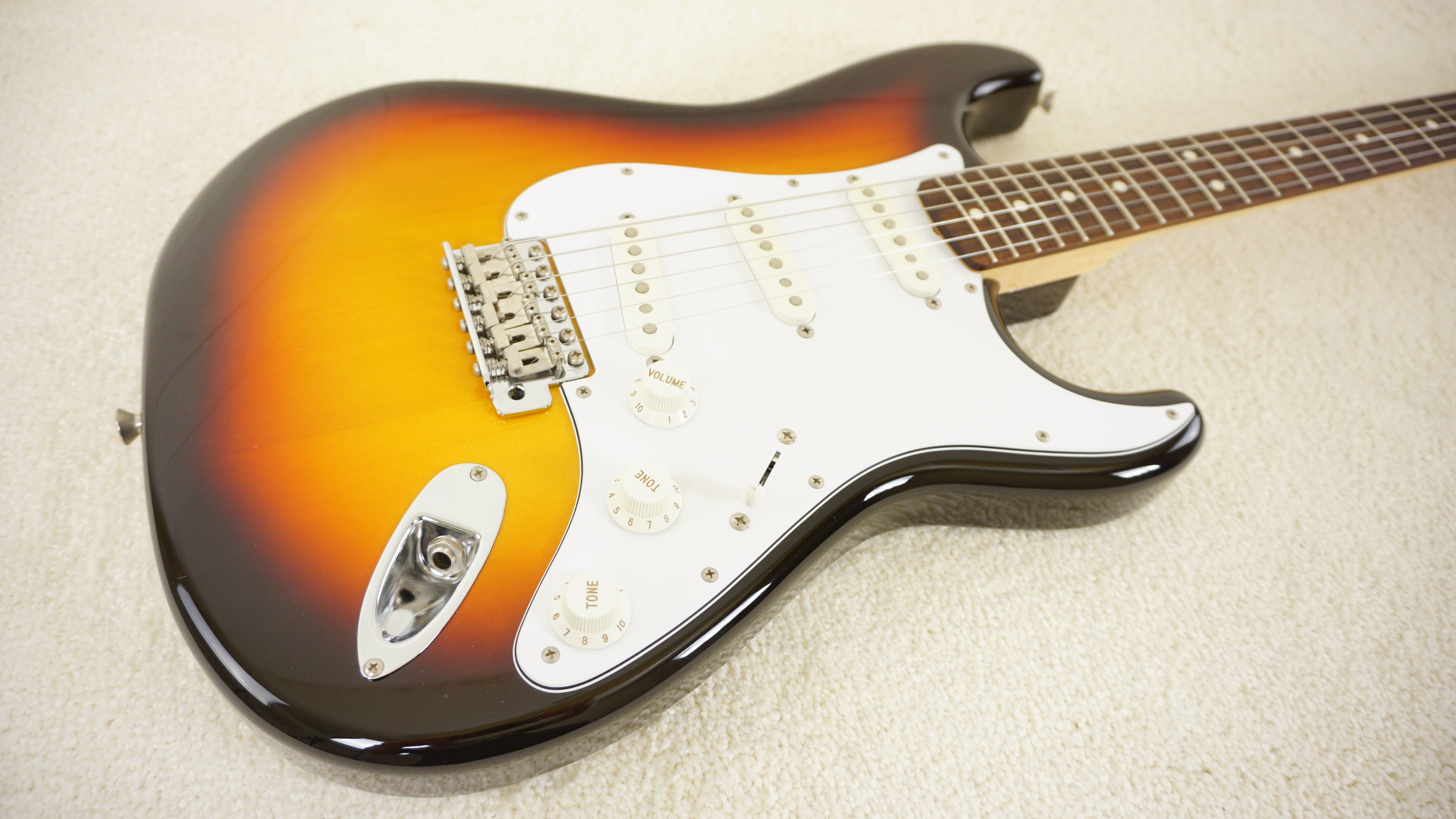 Fender Japan Stratocaster 2014 - 3-Color Sunburst