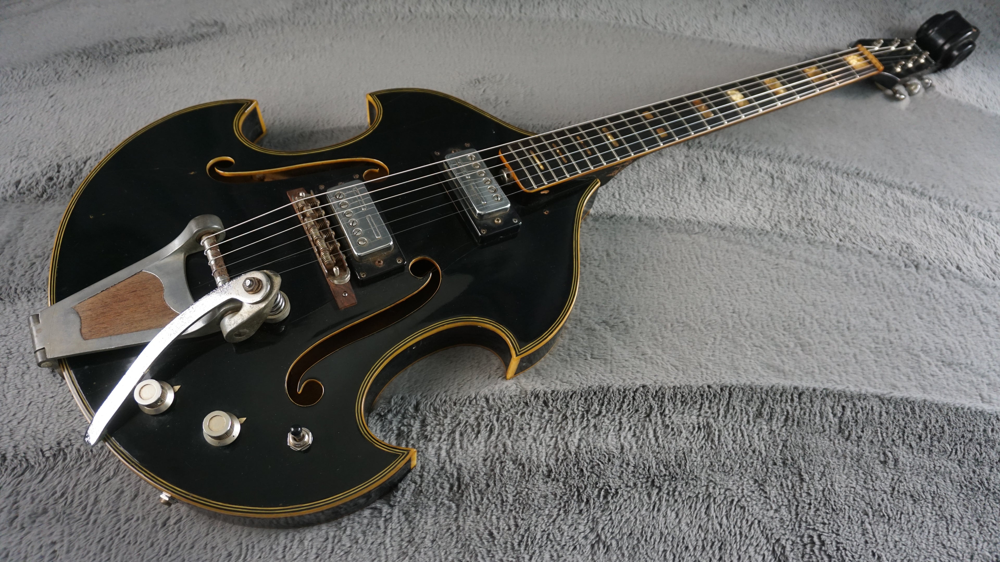 Firstman Liverpool Violin Guitar - Black - Hollow Body Japan