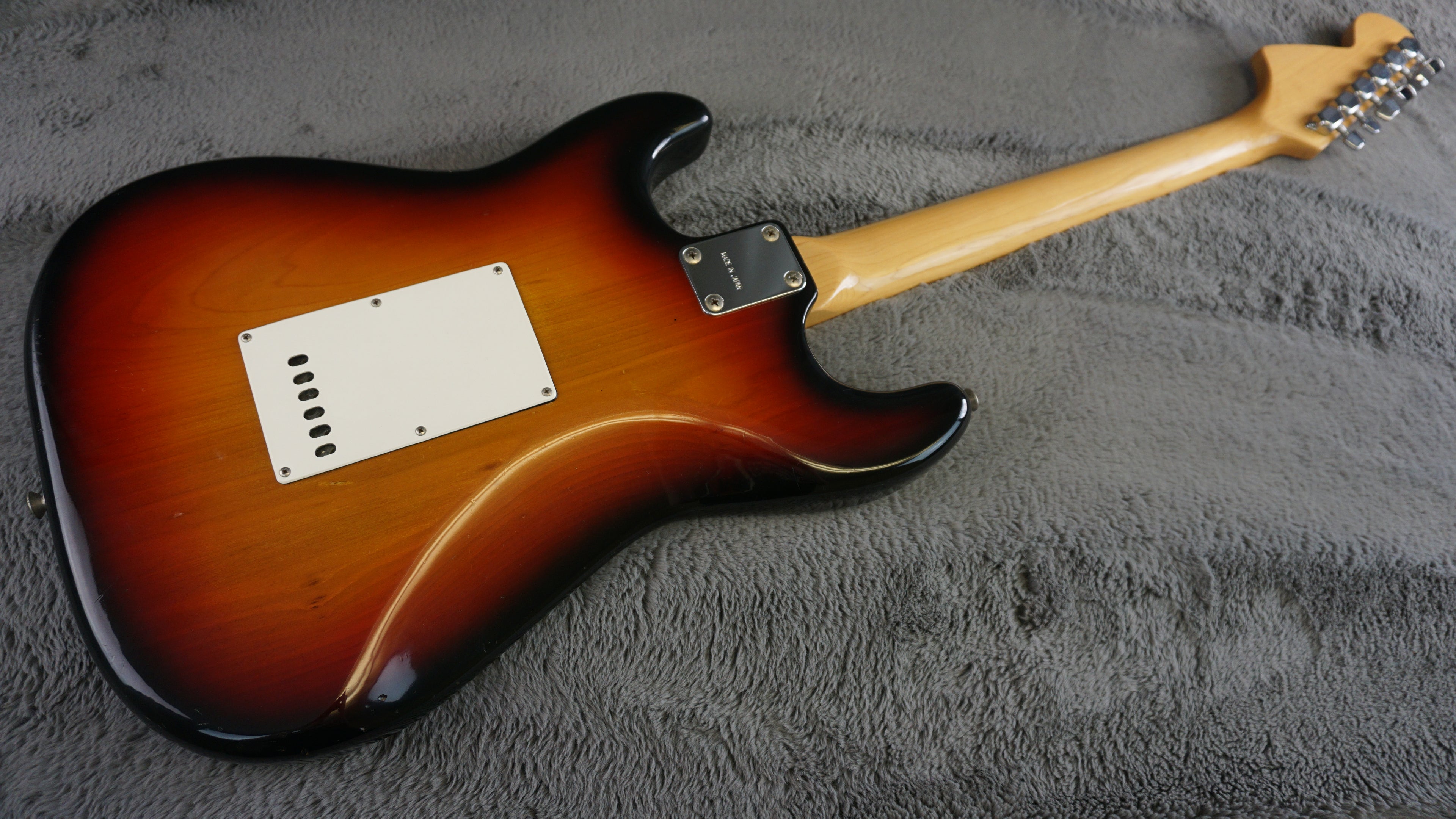 Hisous Excellent Guitar Vintage S Style Sunburst w/ Fernandes Case Japan