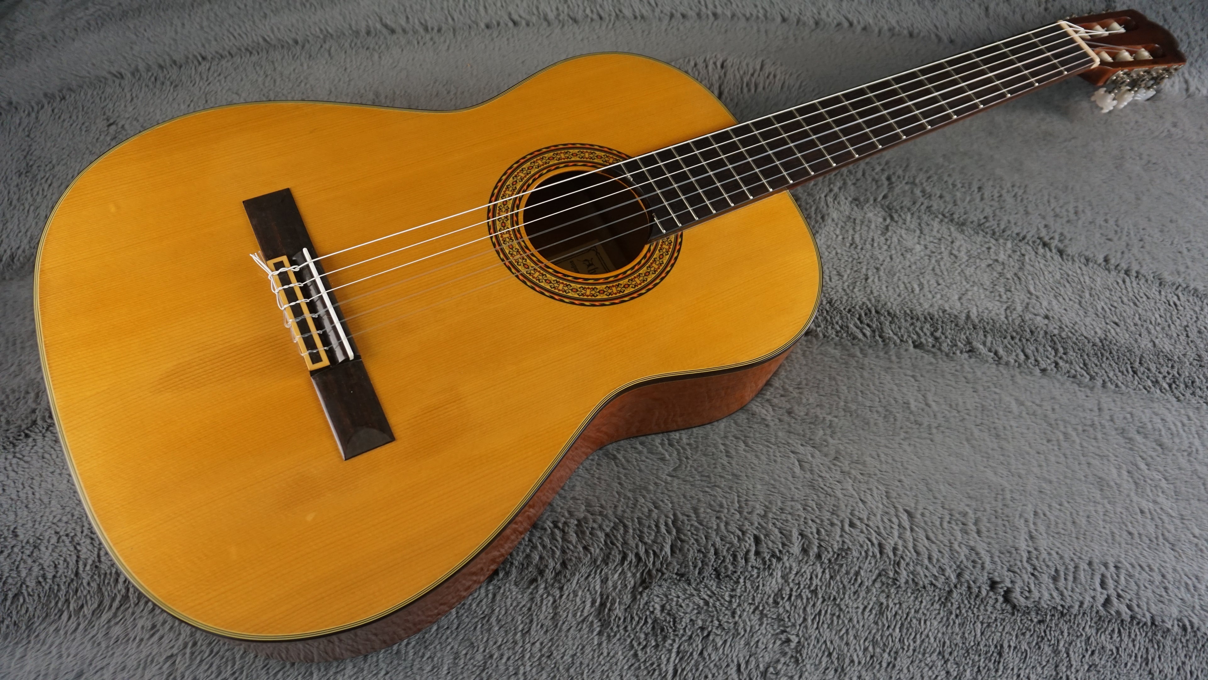 Vintage Abe Guitar Model 520 Classical Acoustic Guitar Japan w/ Hard Case