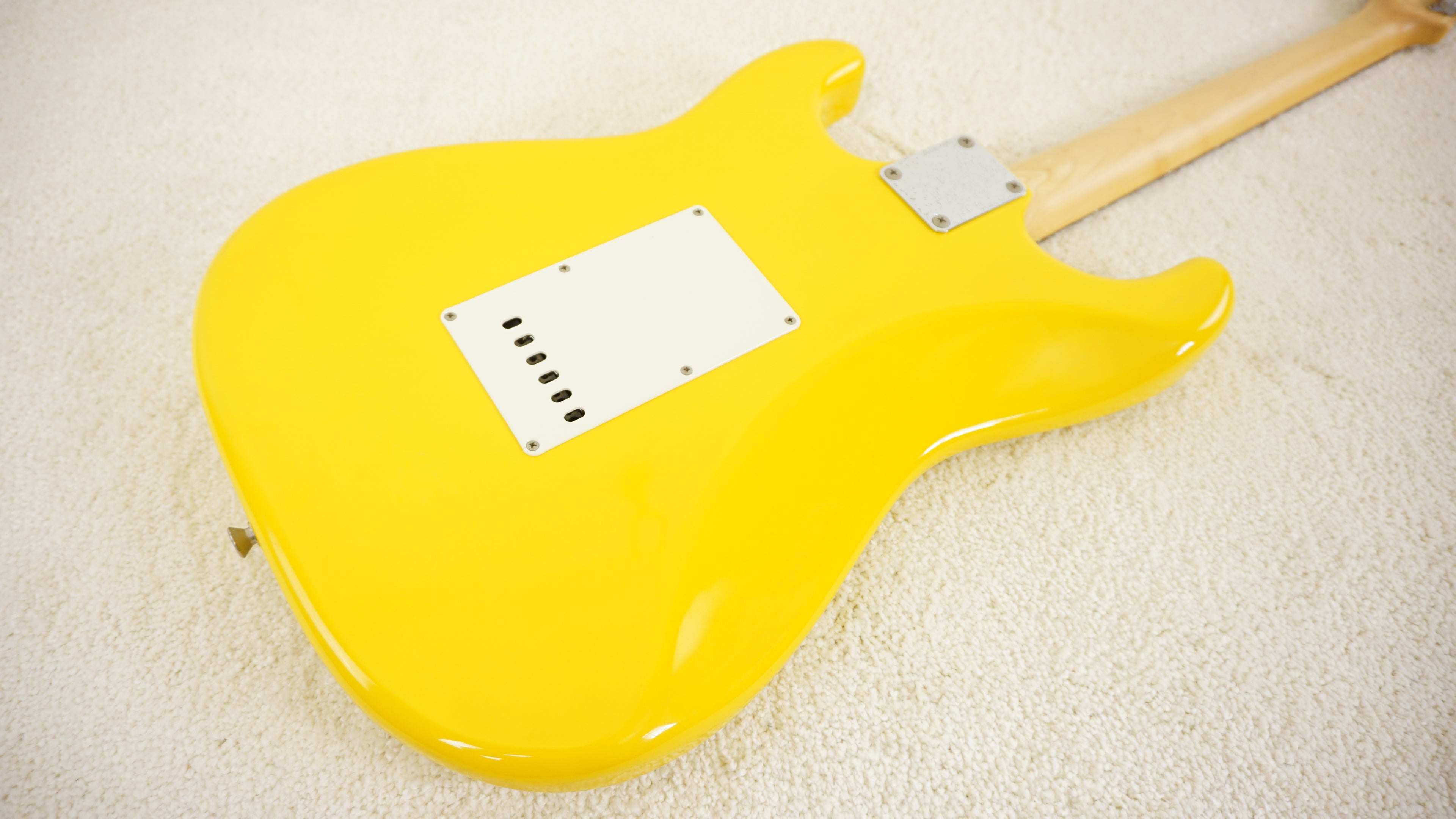 Fender Japan Stratocaster Yellow Rosewood Fingerboard w/ Gig Bag