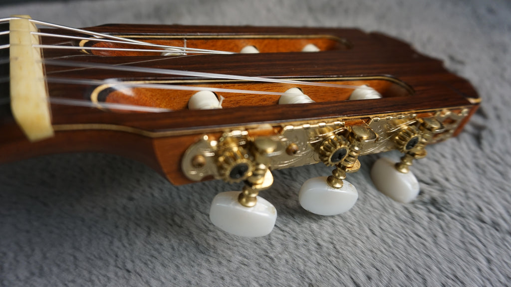 Ryoji Matsuoka M65 Japan Classical Guitar w/ Chipboard Case