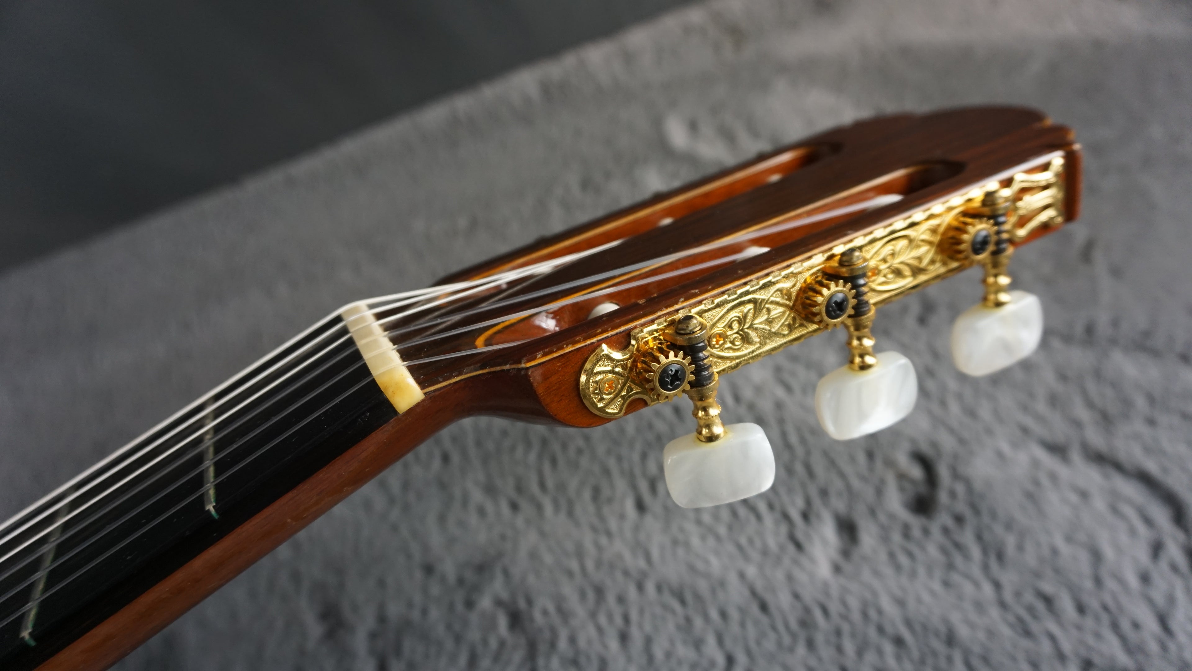 Masaru Kohno No. 15 1979 w/ Hard Case - Rosewood