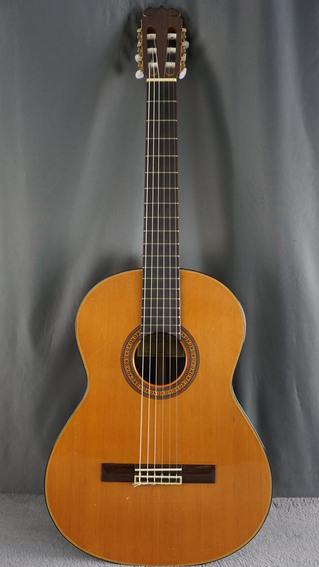 Ryoji Matsuoka M65 Japan Classical Guitar w/ Chipboard Case