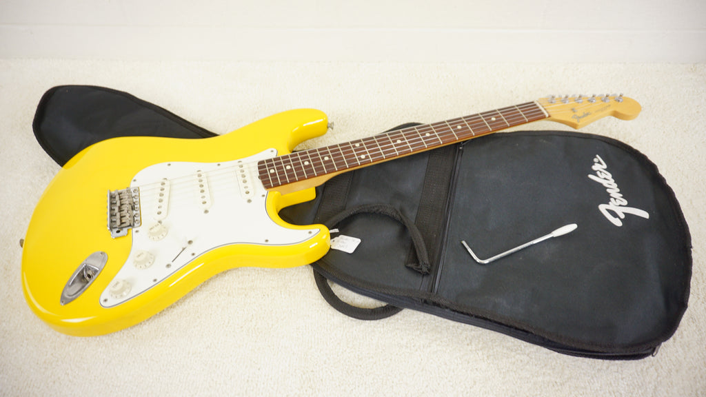 Fender Japan Stratocaster Yellow Rosewood Fingerboard w/ Gig Bag