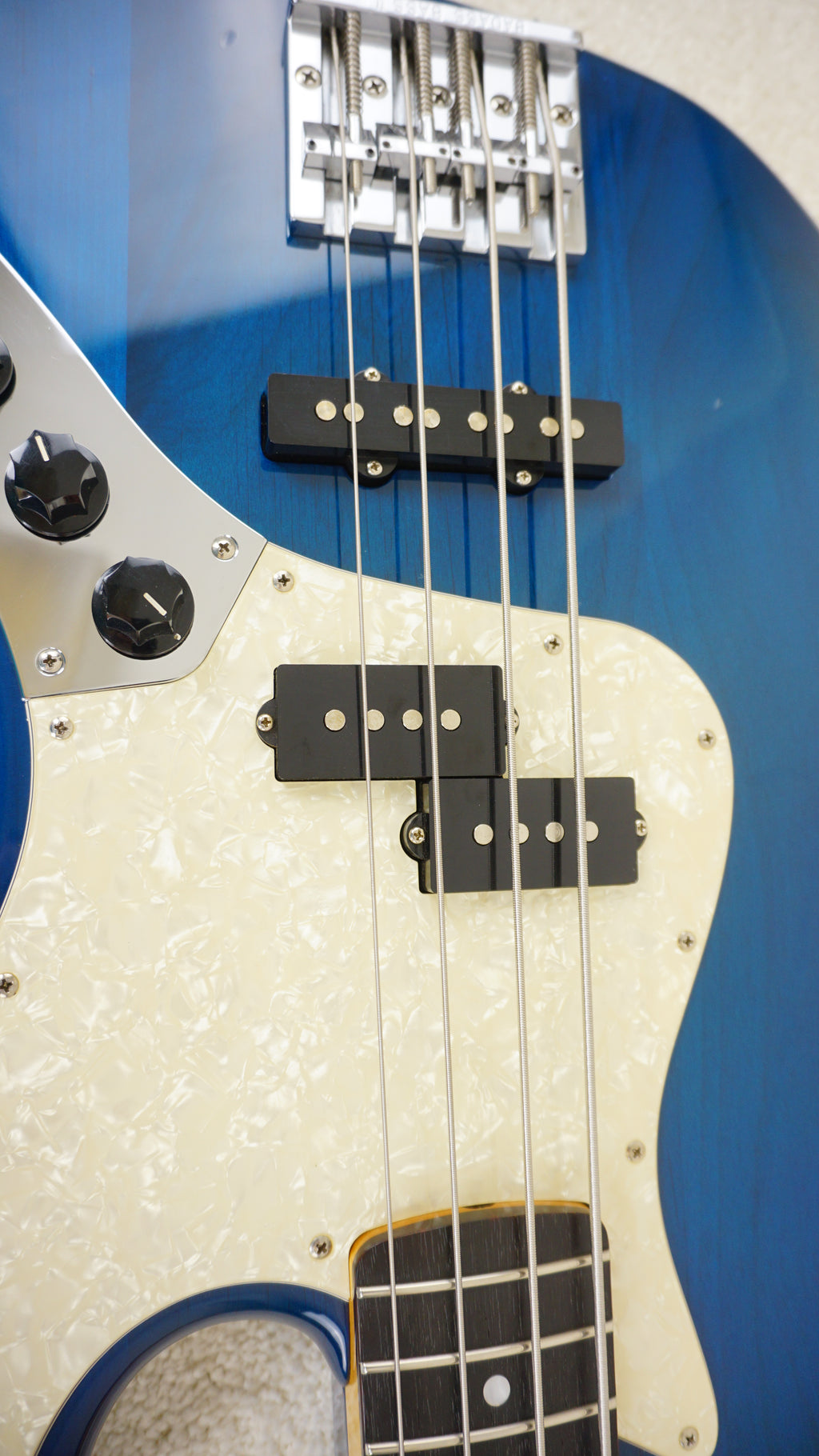 Fender Japan Jazz Bass 62 Reissue PJ Pickups - Badass Bridge - Translucent Blue - Matching Headstock