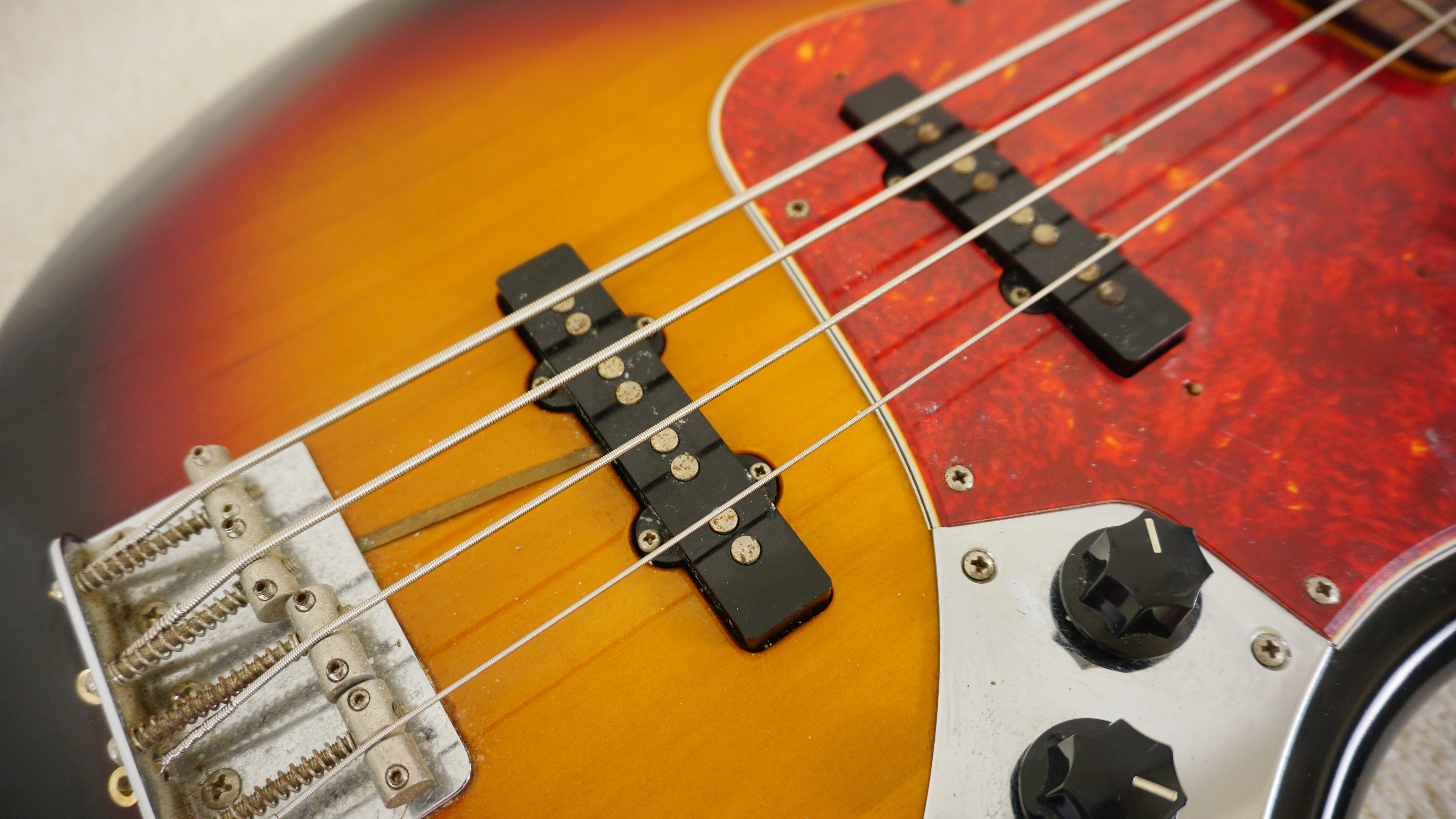 Fender Japan Jazz Bass - 3 Tone Sunburst 1993-94 w/ Hard Case