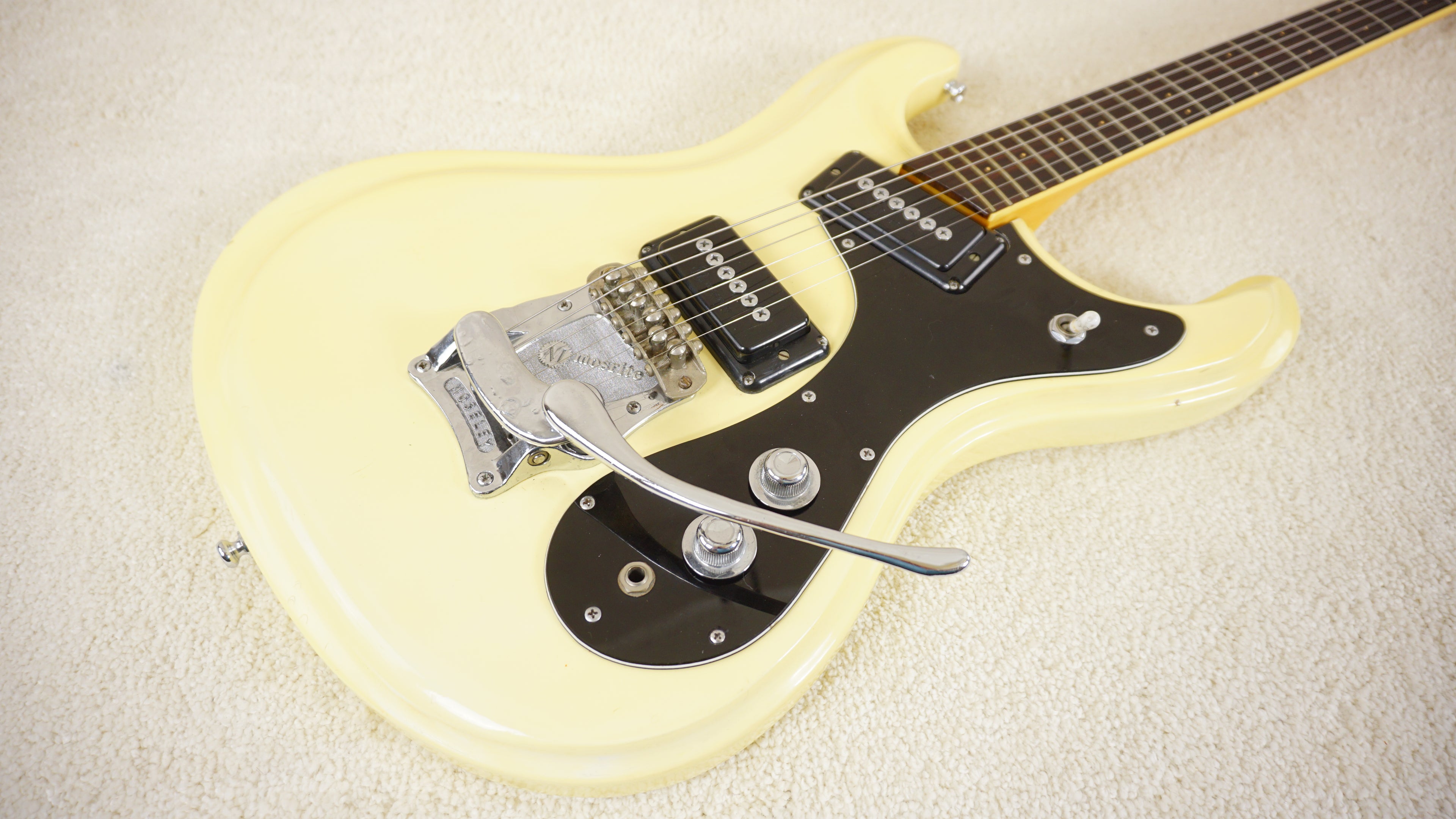 Mosrite Firstman Avenger White w/ Vibrato Vintage Electric Guitar Japan