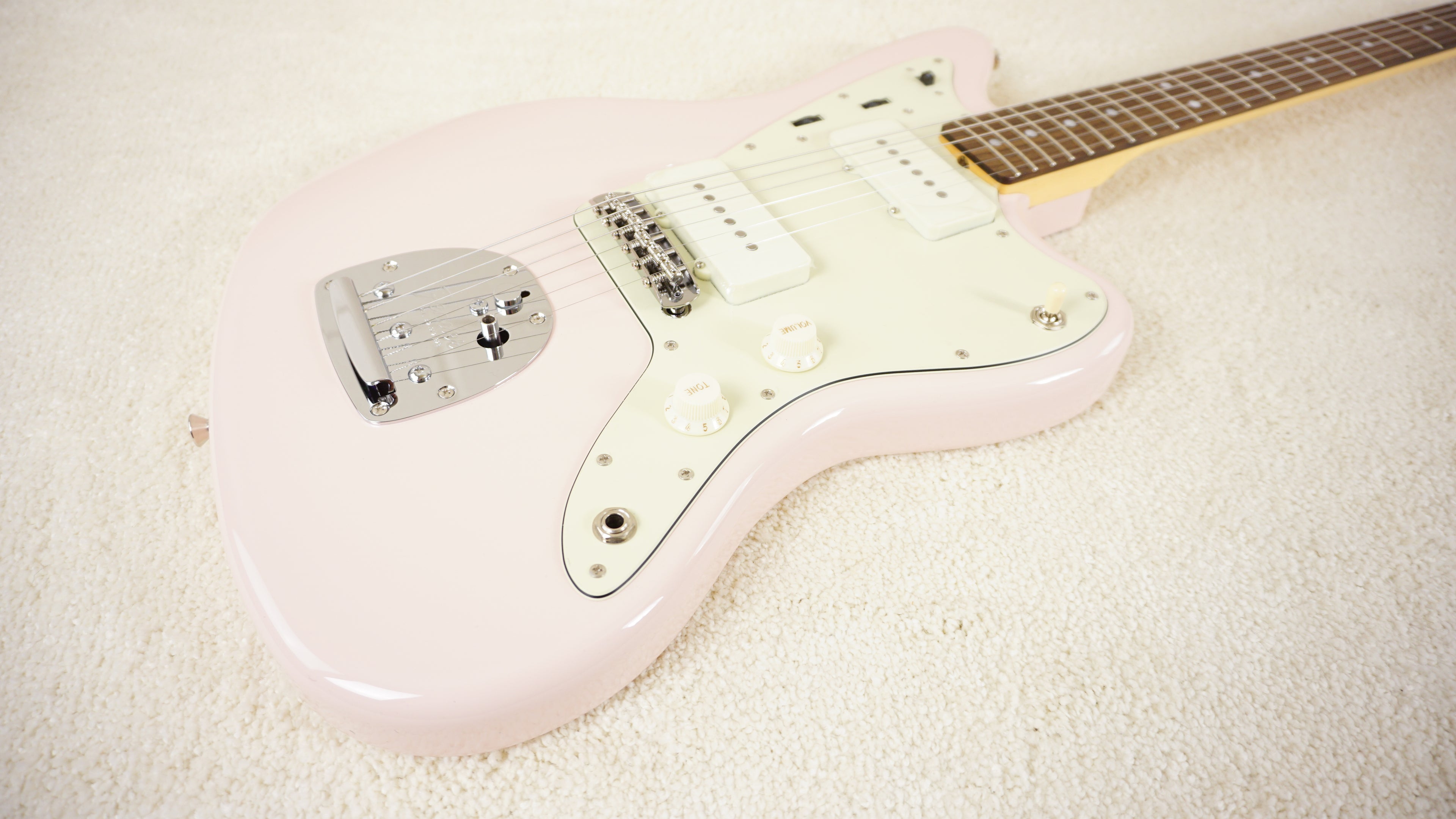 Fender Japan FSR Traditional II 60s Jazzmaster Shell Pink Matching Head 2026