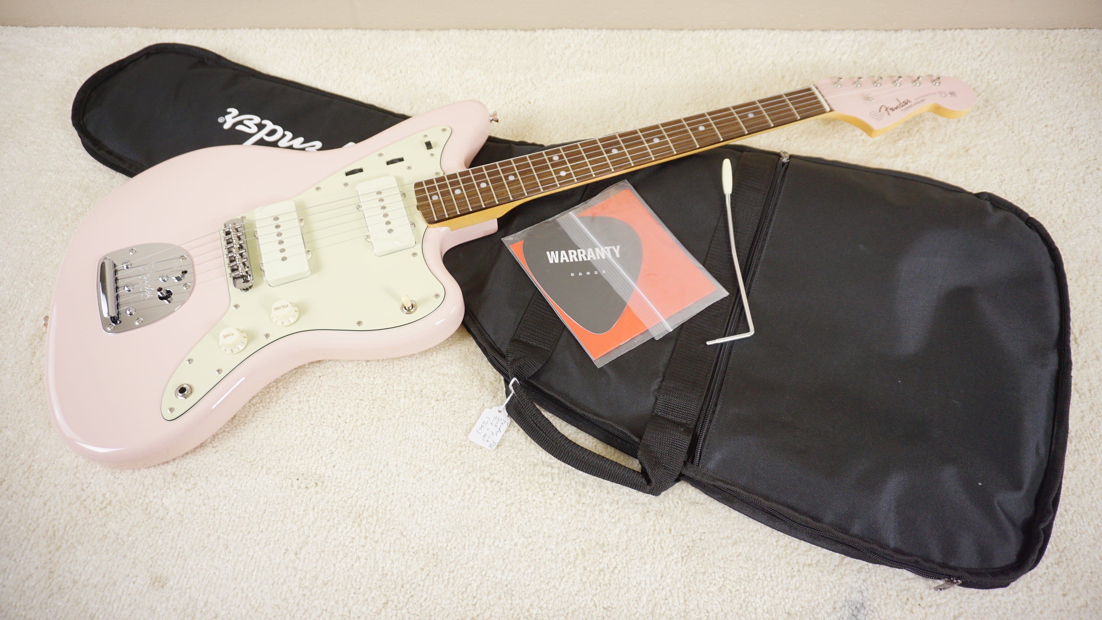 Fender Japan FSR Traditional II 60s Jazzmaster Shell Pink Matching Head 2026