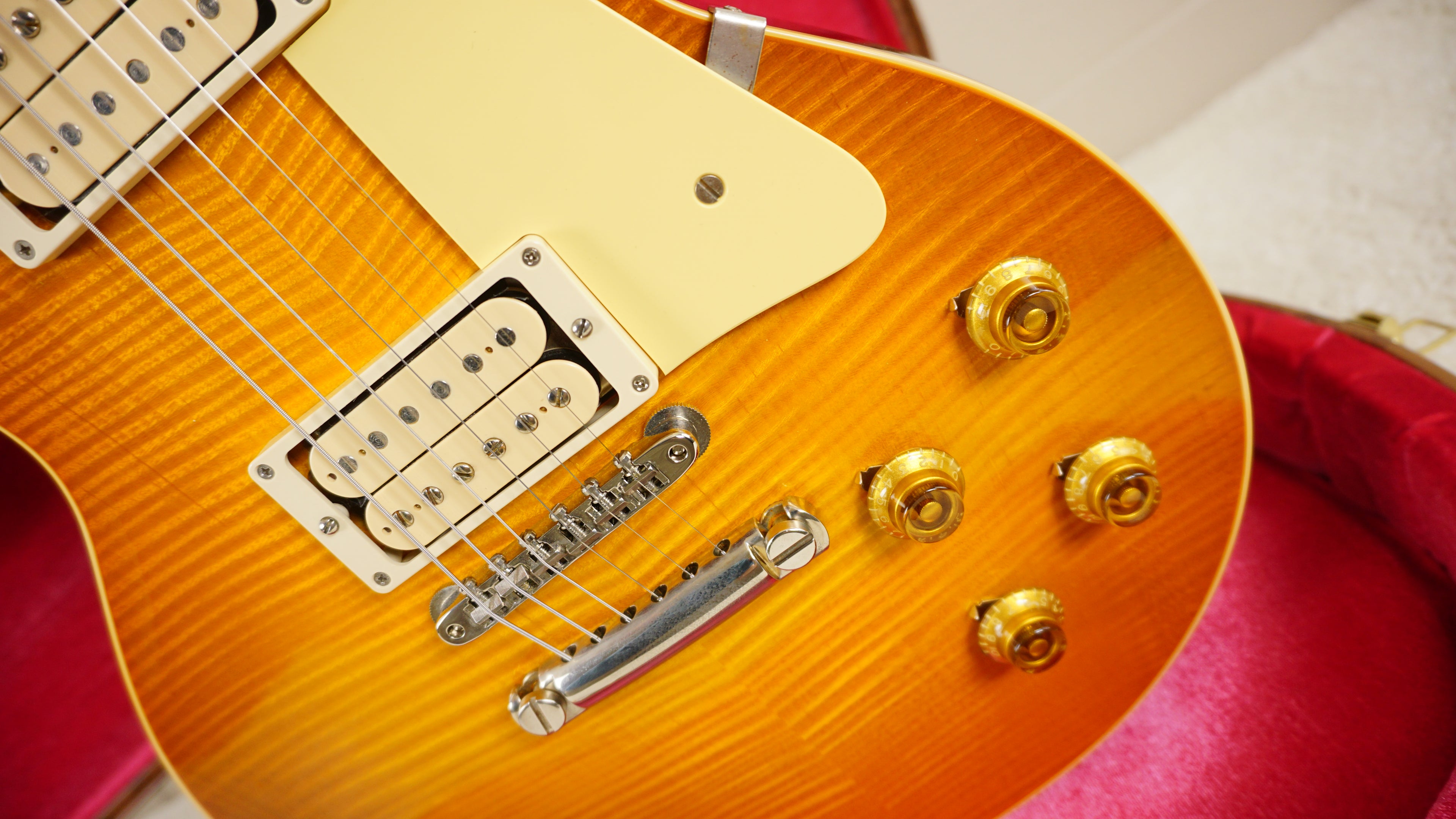 Gibson Custom 1959 Les Paul Standard BOTB Page 40 VOS - Sweetwater Photo Guitar