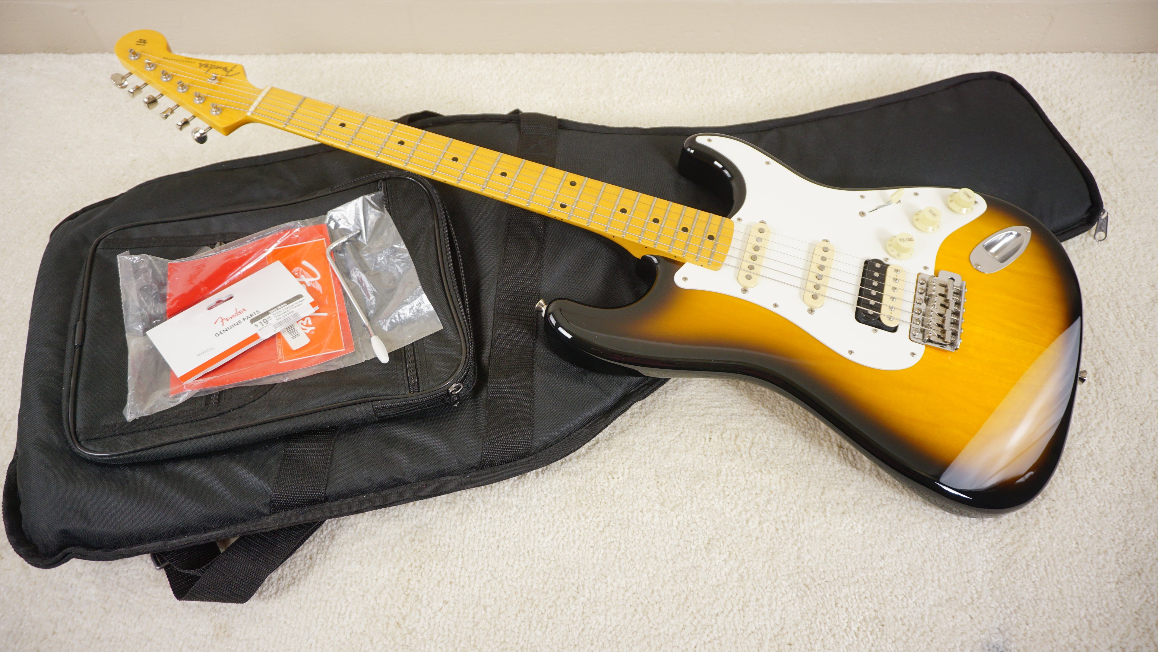 2022 Fender Japan JV Modified '50s Stratocaster HSS 2-Color Sunburst