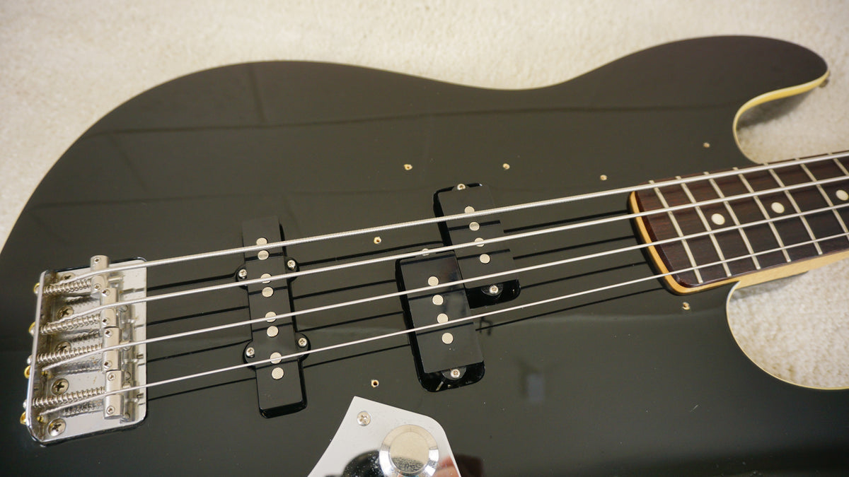 2006-08 Fender Japan AJB-66 Aerodyne Jazz Bass Black Matching Headstock