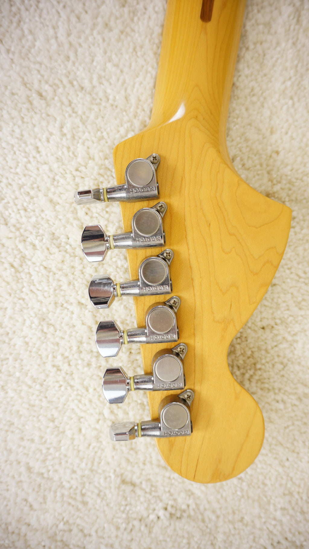 Fender Japan 2004 ST-72-86DSC Stratocaster Scalloped Vintage White