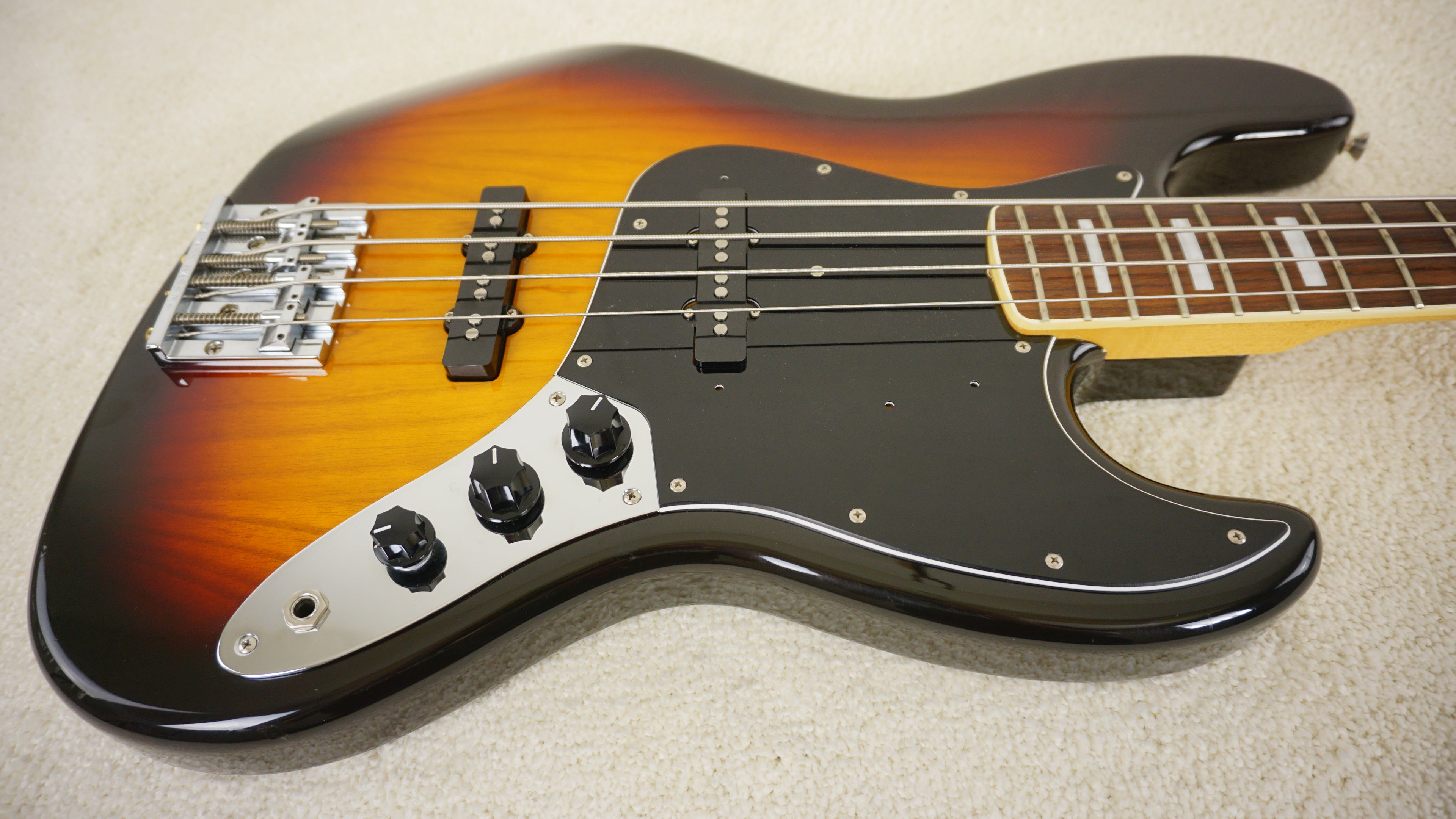 Fender Japan JB-75 Jazz Bass w/ Badass II Bridge – 3-Tone Sunburst 02-04