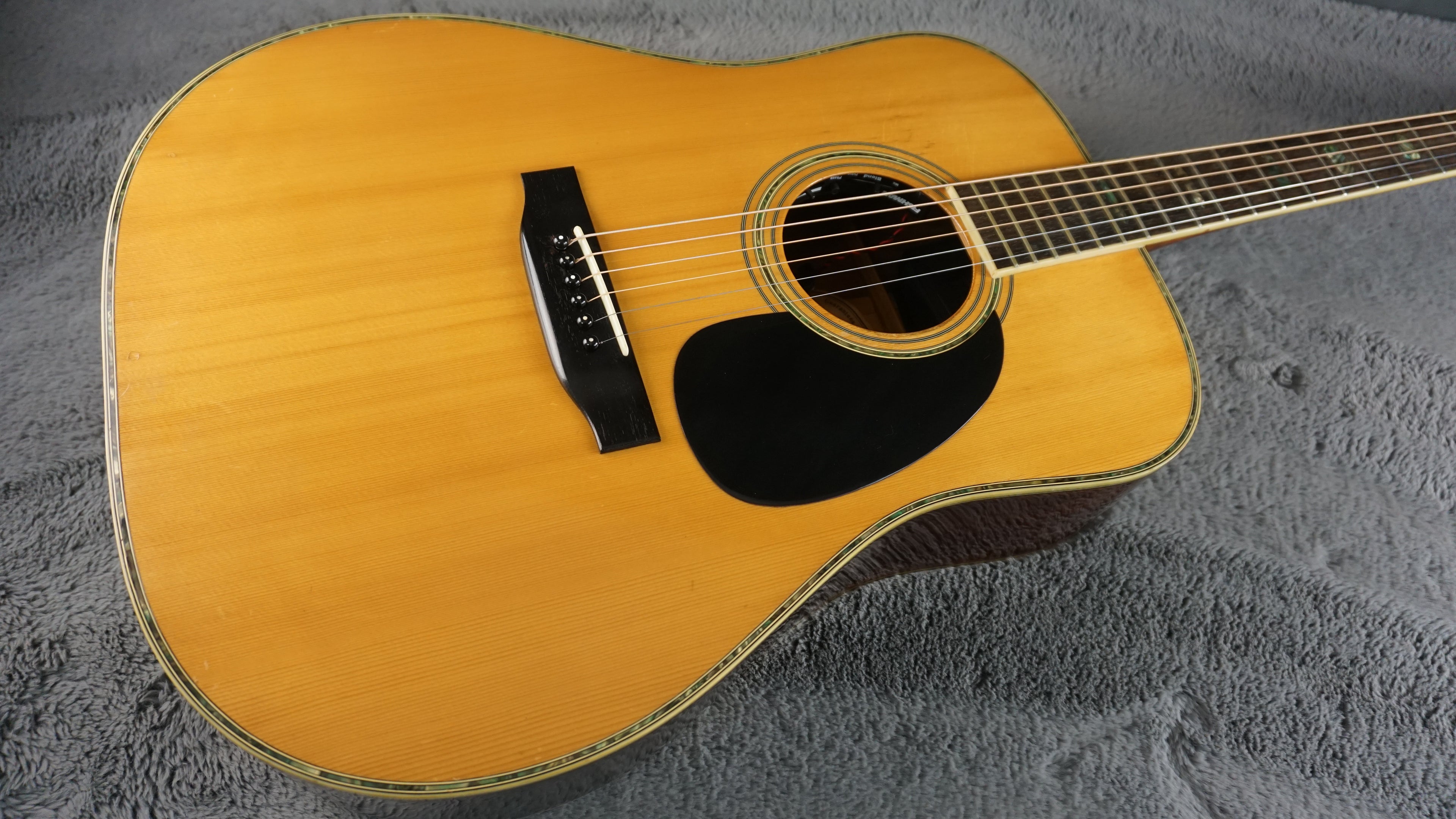 Morris W-40 Japan Solid Spruce Top w/ Fishman Electronics