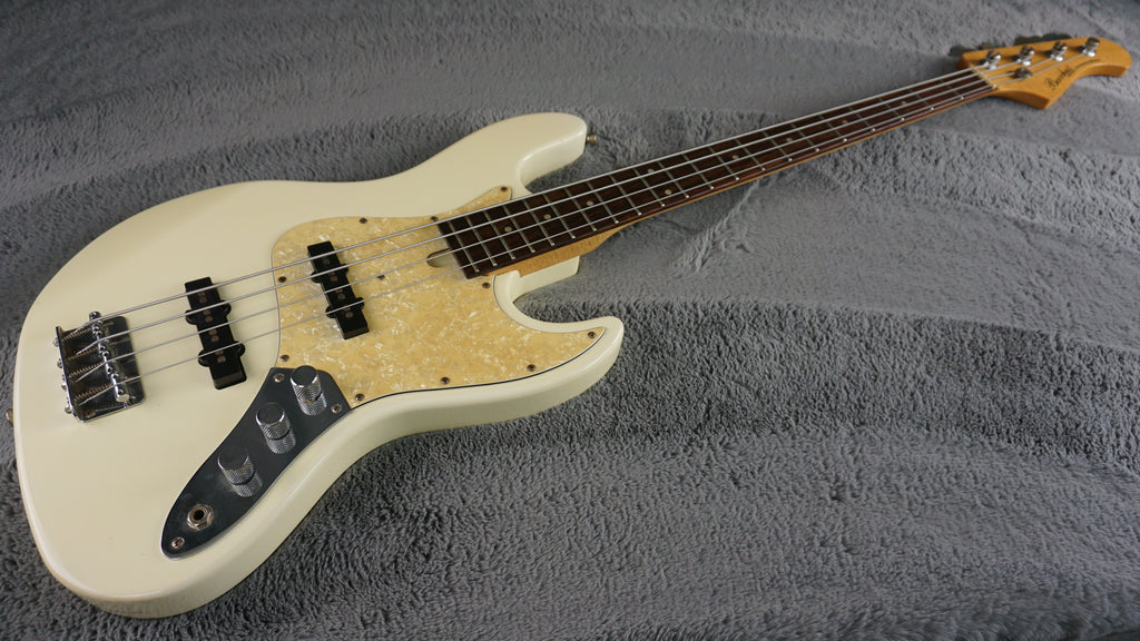Bacchus Universe Series Jazz Bass - White