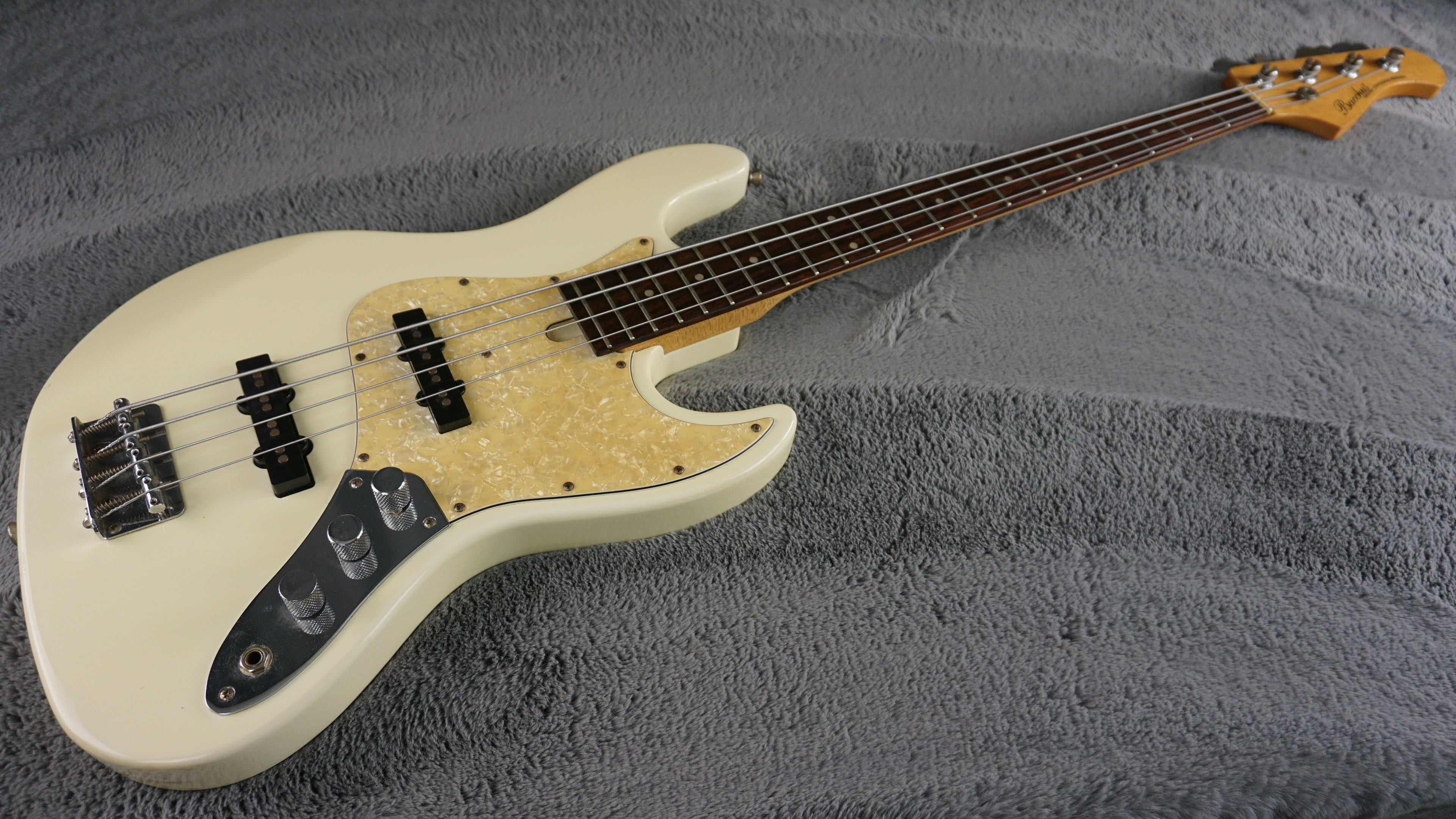 Bacchus Universe Series Jazz Bass - White