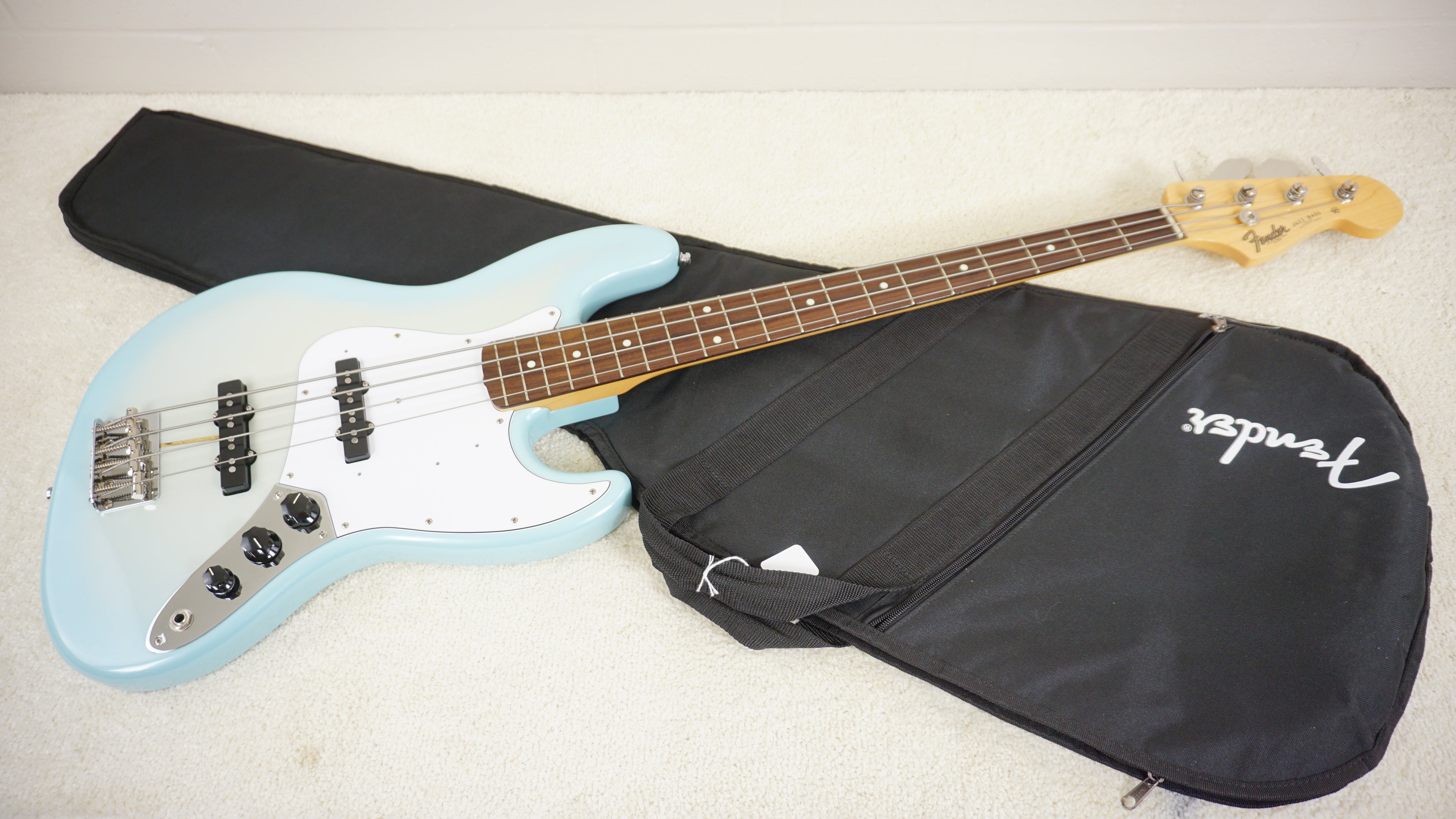 Fender Japan Traditional II ’60s Jazz Bass Stardust Blue Limited Edition