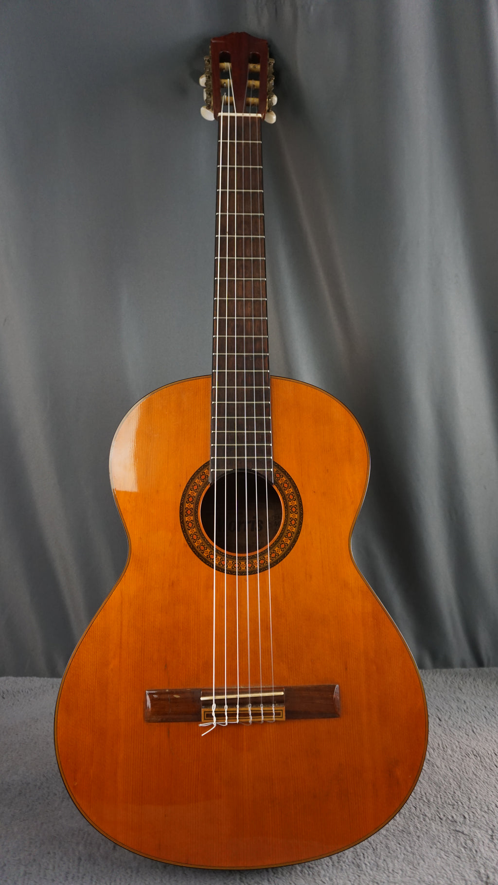 Morris M-15 Classical Nylon String Guitar Made in Japan w/ Gig Bag