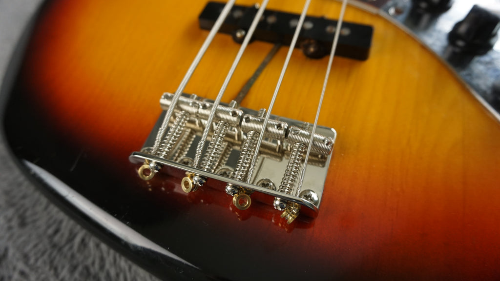 Fender Jazz Bass 93 - 94 - Sunburst Birdseye Maple Neck