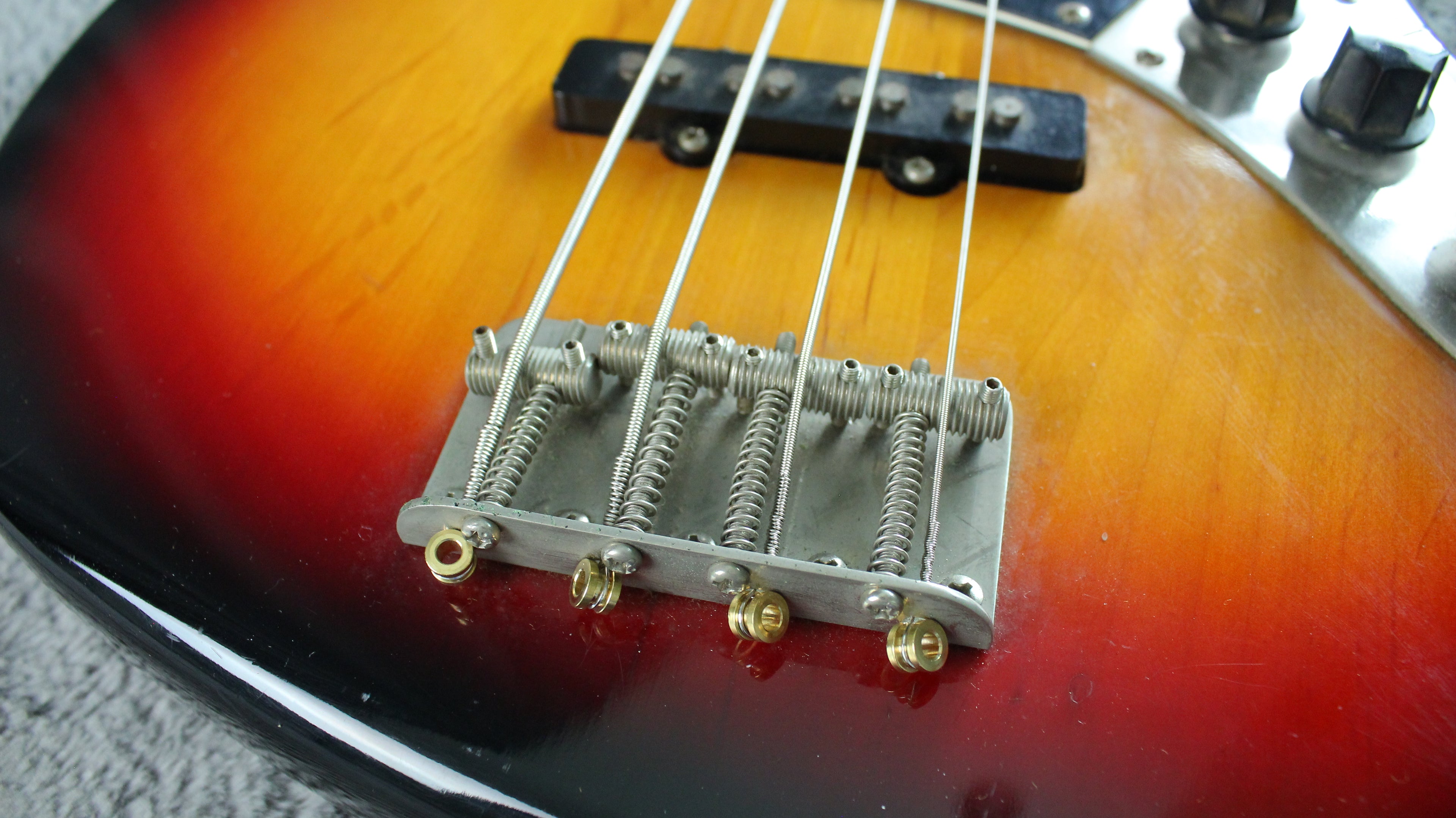 Tokai Jazz Sound 80s - Sunburst 4-String Bass