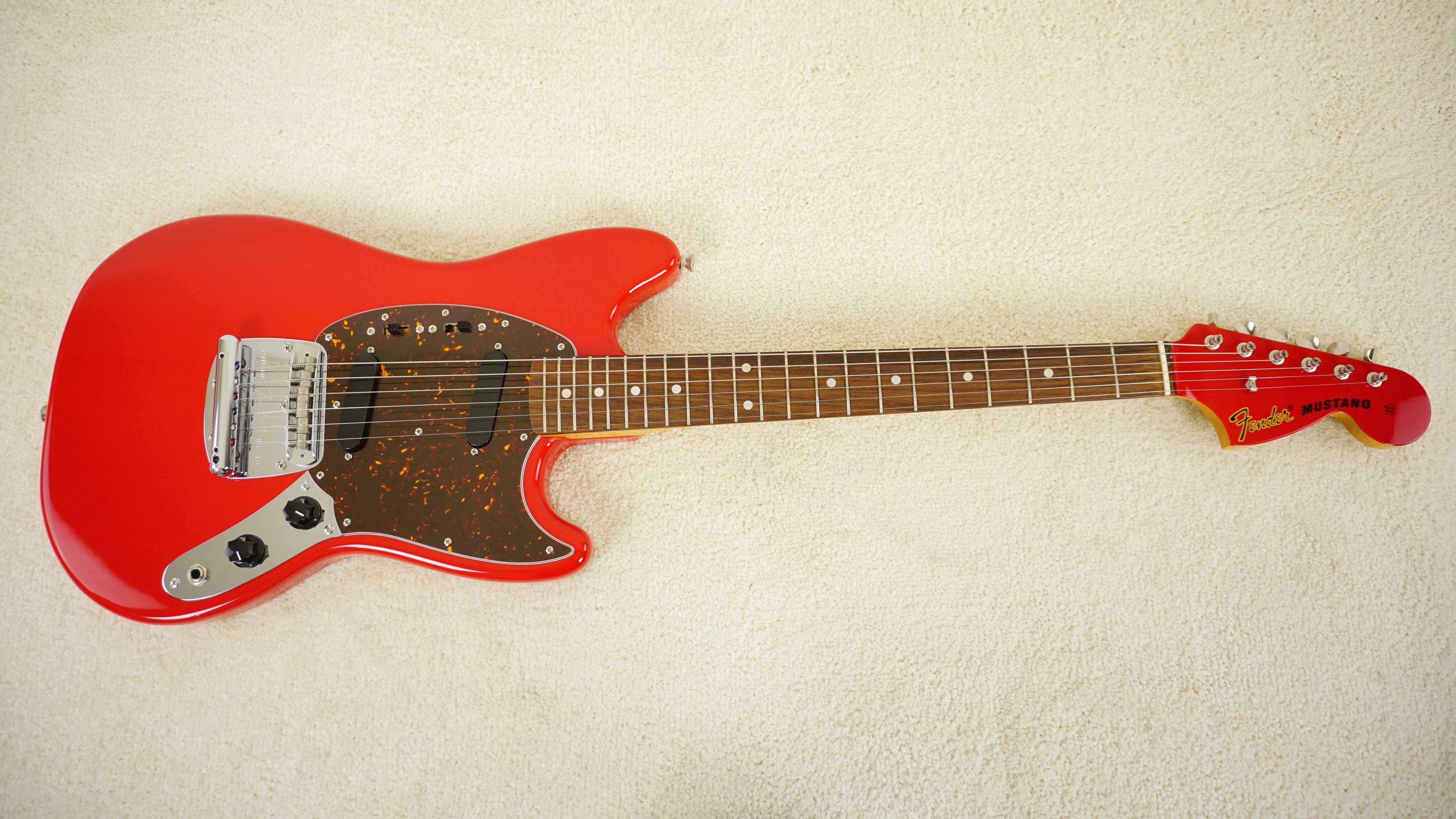 Fender Japan MG-69/MH Mustang Reissue – Matching Headstock – Candy Apple Red – 2010-2011