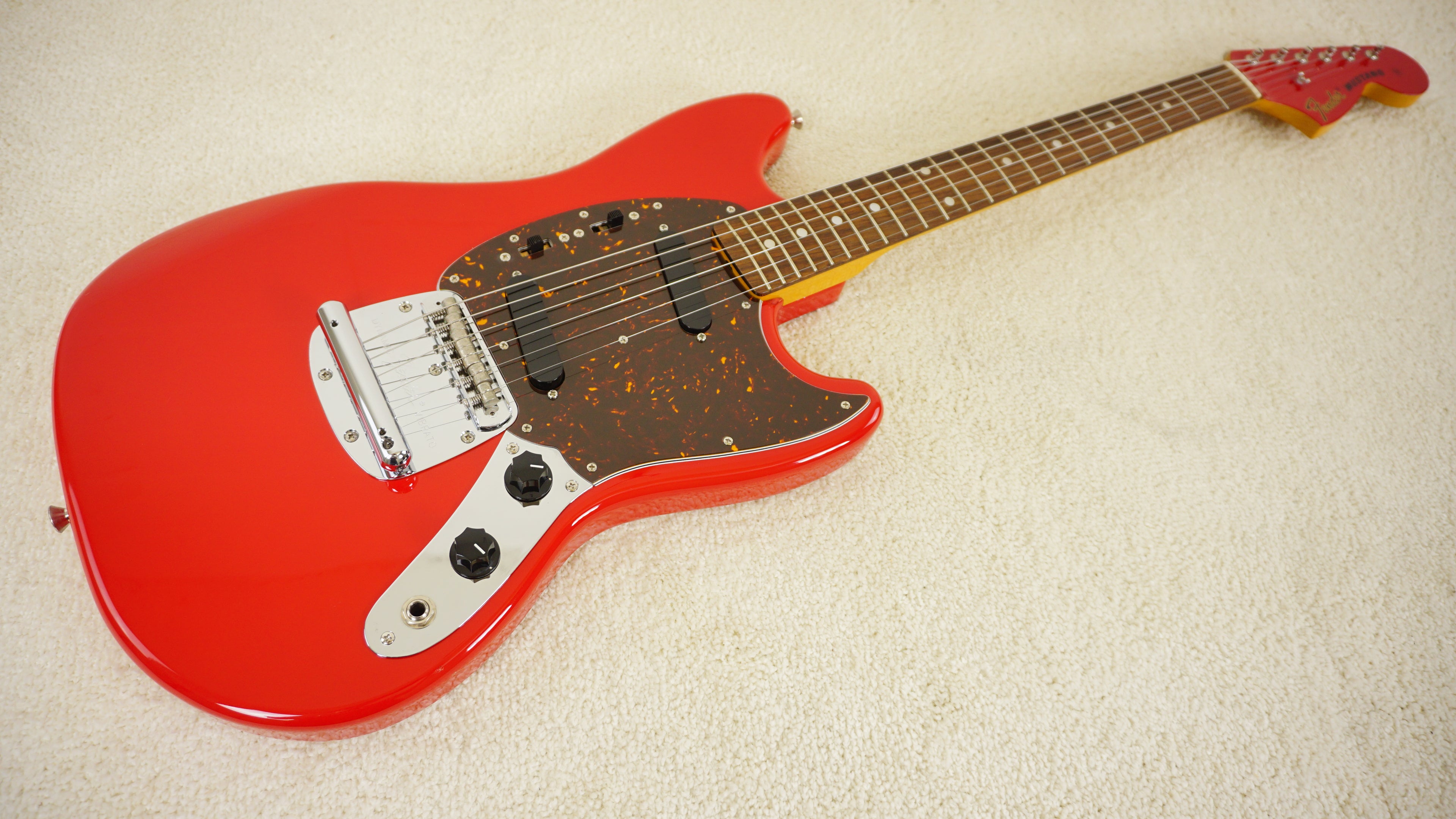 Fender Japan MG-69/MH Mustang Reissue – Matching Headstock – Candy Apple Red – 2010-2011