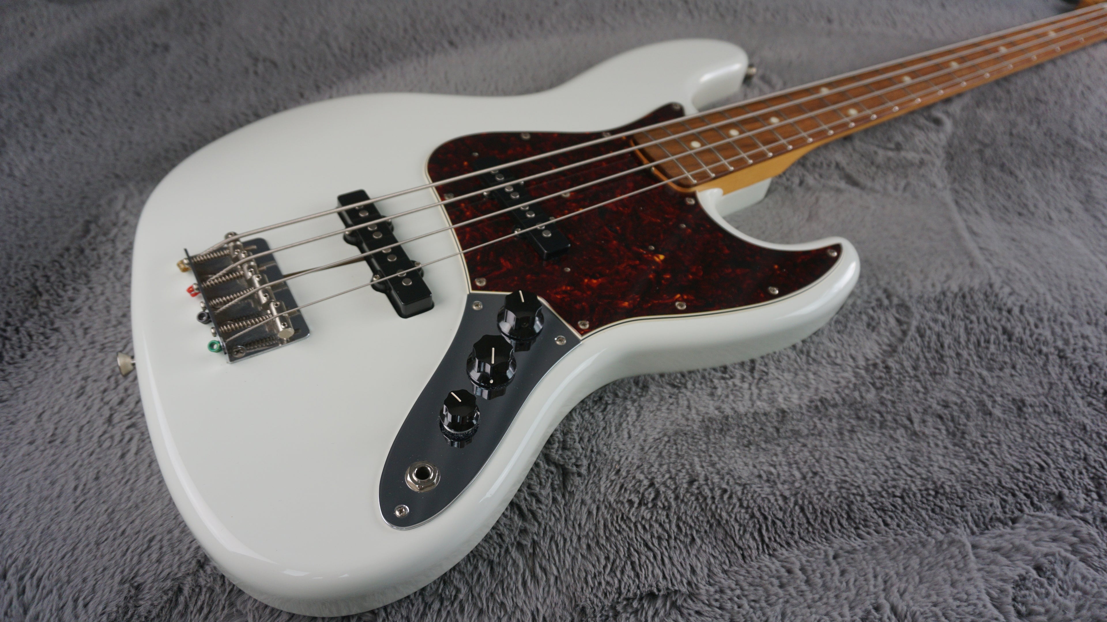 Fender Traditional II 60s Jazz Bass 2022 MIJ Olympic White w/ Rosewood Board