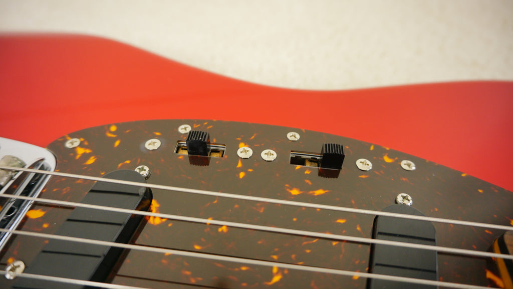 Fender Japan MG-69/MH Mustang Reissue – Matching Headstock – Candy Apple Red – 2010-2011