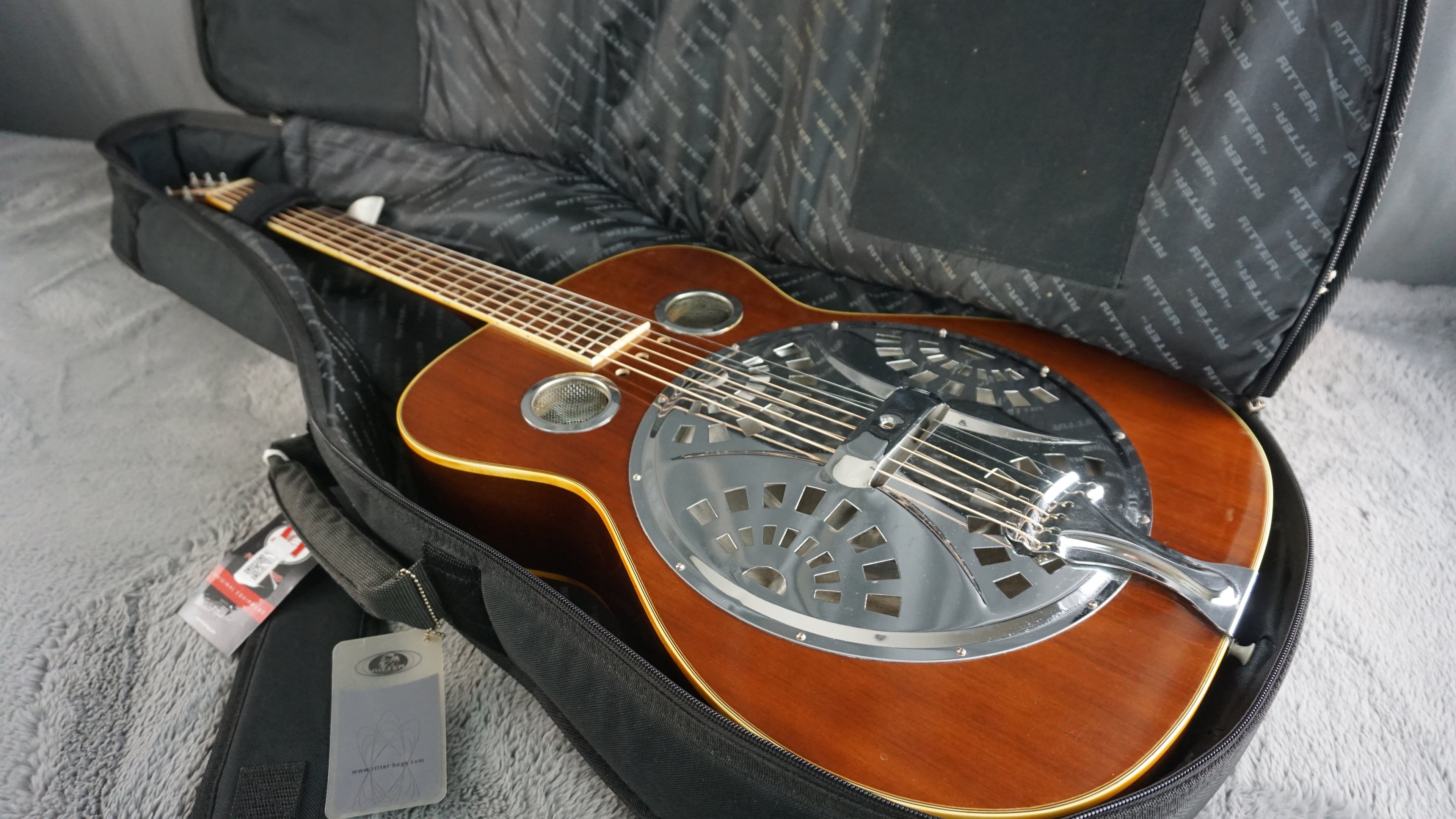 Suzuki Round Neck Resonator Style Acoustic Guitar w/ Gig Bag Japan