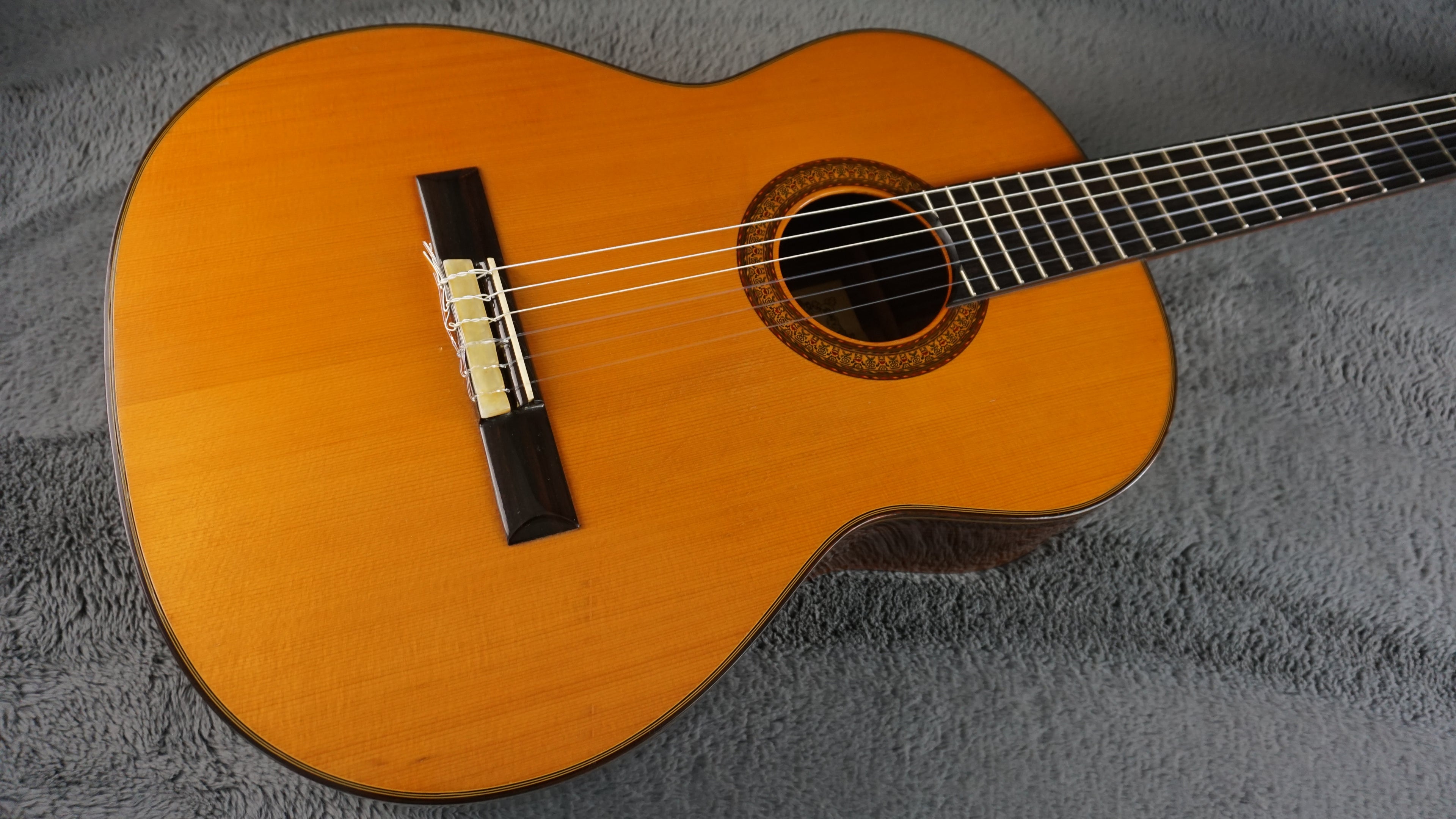 Albeniz (Zen-On) Modelo 50 Japan Classical Guitar