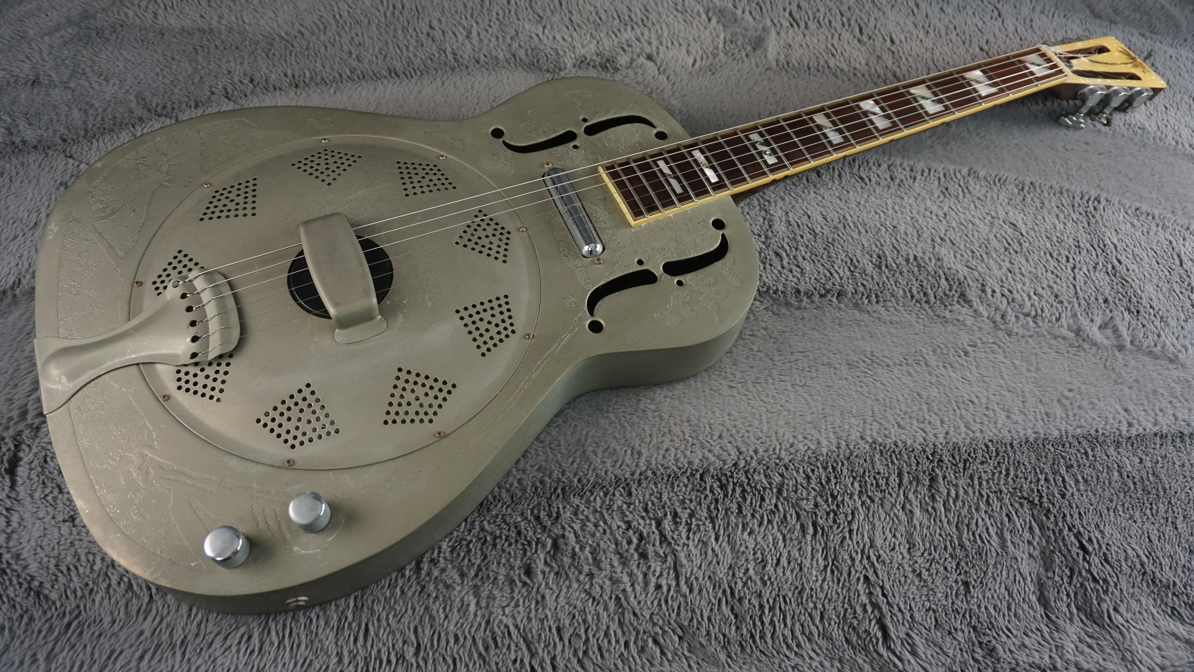 Gill Tone Resonator Japan Rare w/ Original Hard Case